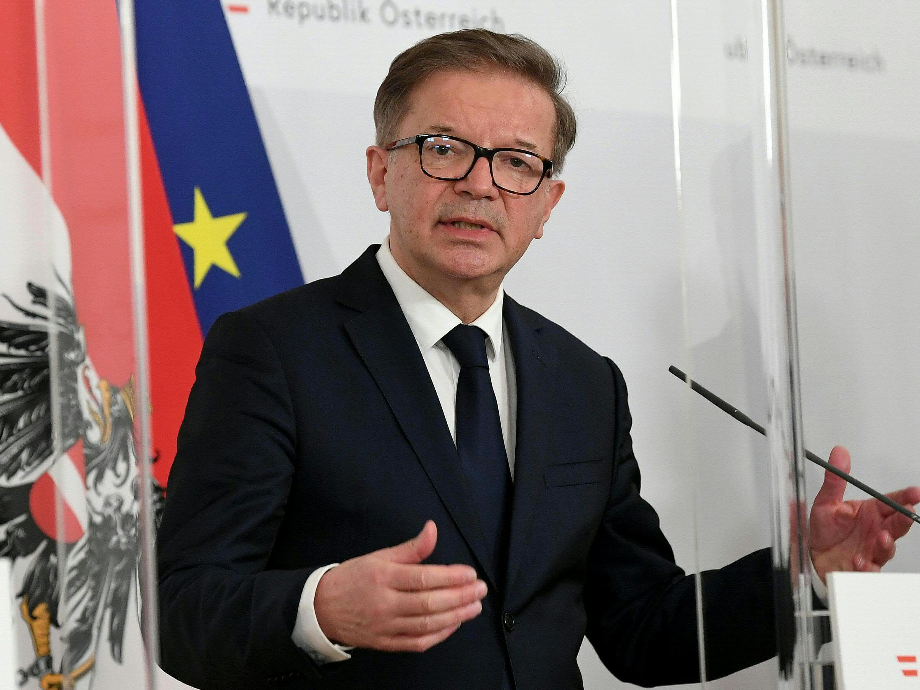 Bei hohen Infektionszahlen sollen Verschärfungen kommen. Bei hohen Infektionszahlen sollen Verschärfungen kommen.