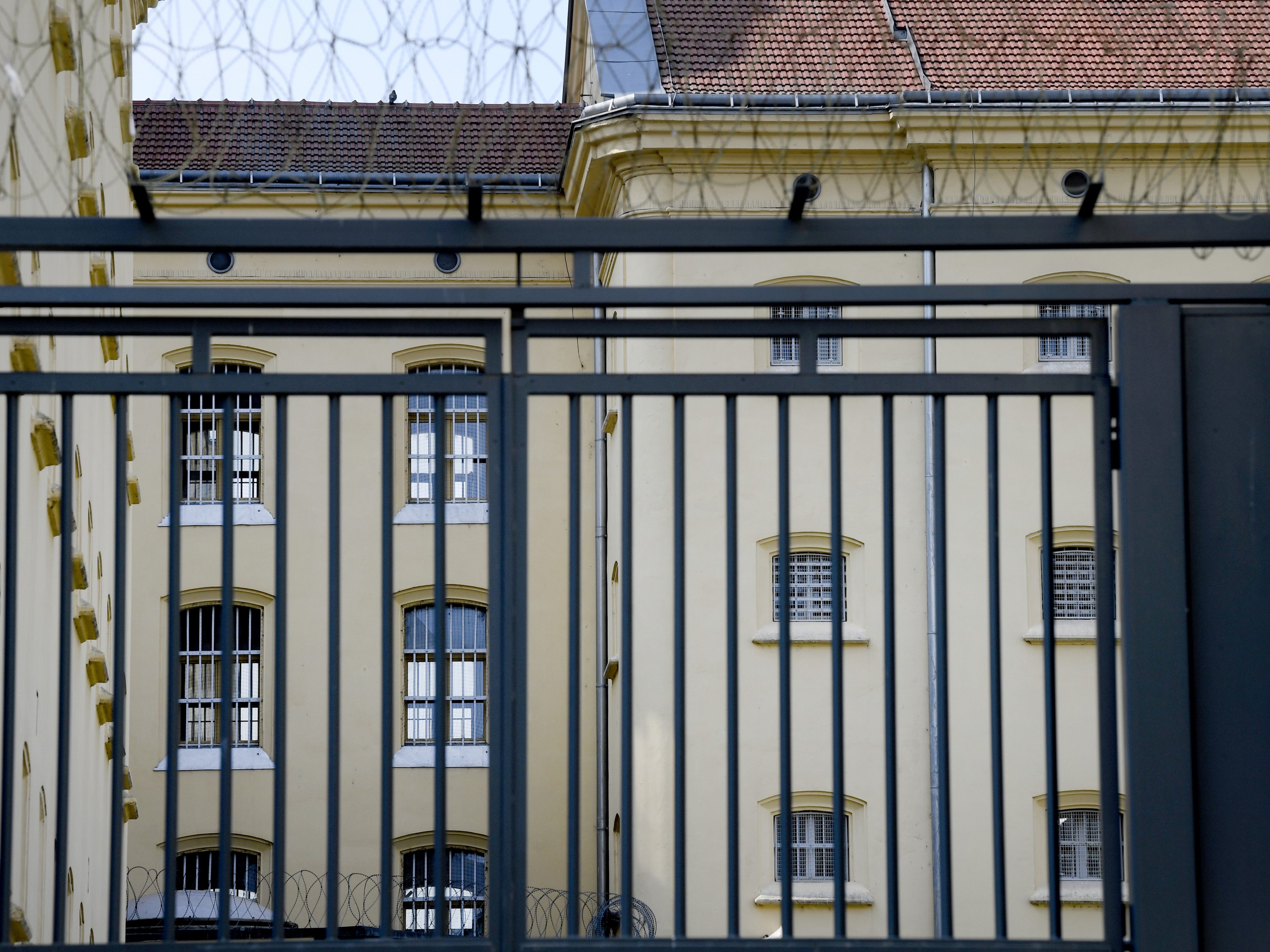 Die Frau wurde in eine Justizanstalt gebracht. Die Frau wurde in eine Justizanstalt gebracht.