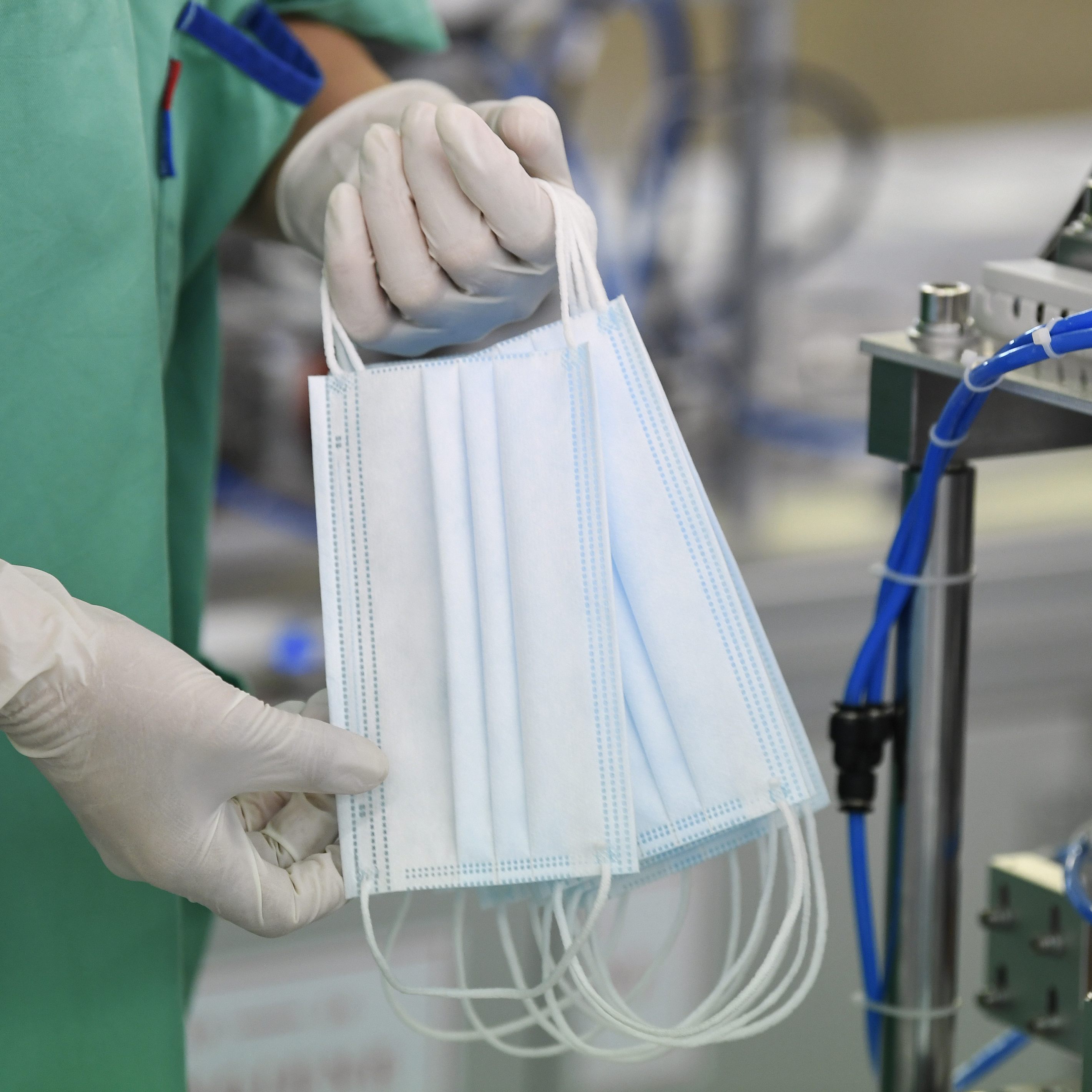 Die Hausdurchsuchungen finden zur Stunde statt.