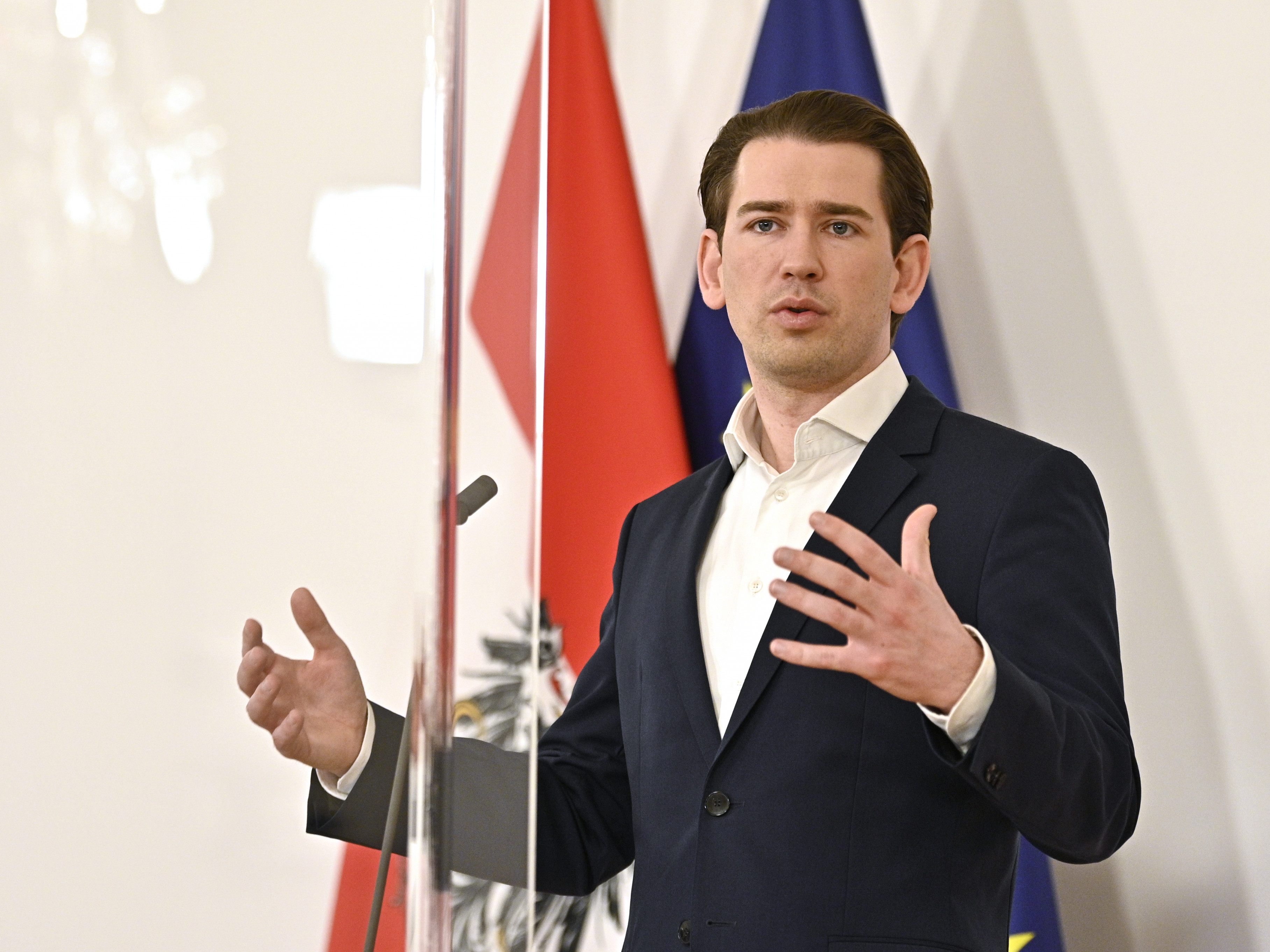 LIVE: Bundeskanzler Kurz informiert über künftige Impfstofflieferungen. LIVE: Bundeskanzler Kurz informiert über künftige Impfstofflieferungen.