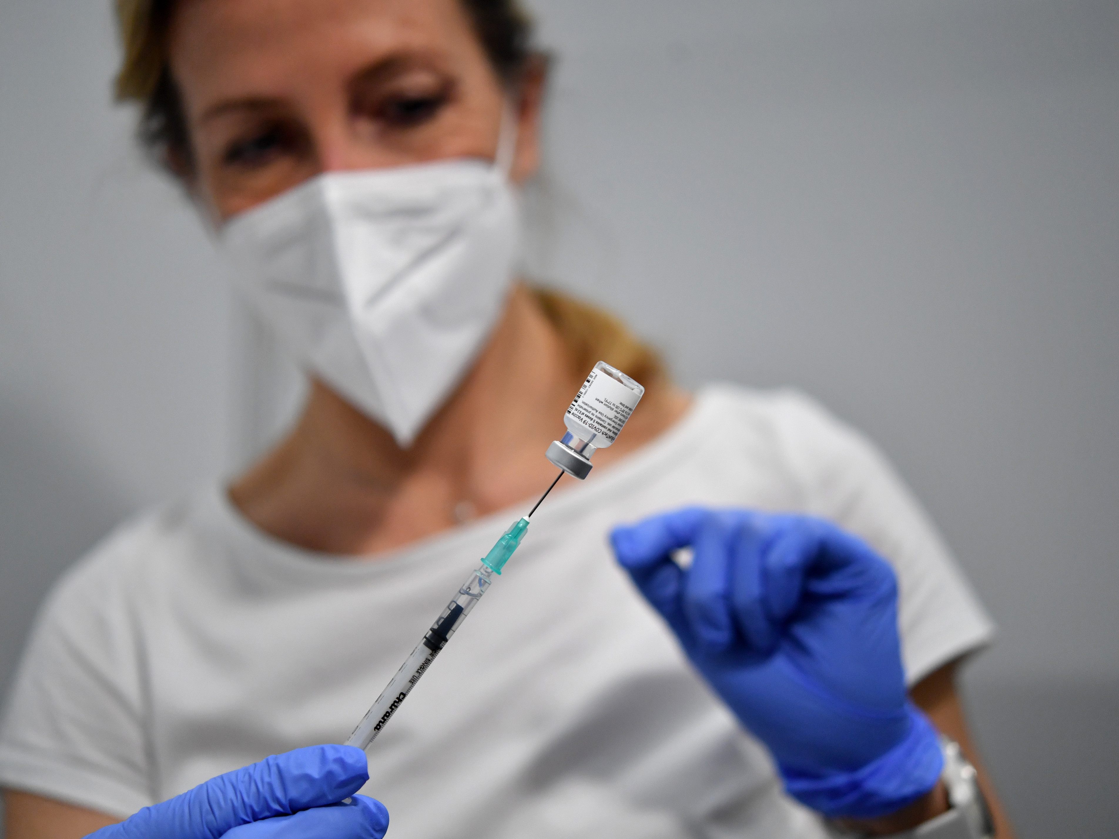 Bisher wurden 5,99 Prozent der Bevölkerung teilgeimpft. Bisher wurden 5,99 Prozent der Bevölkerung teilgeimpft.