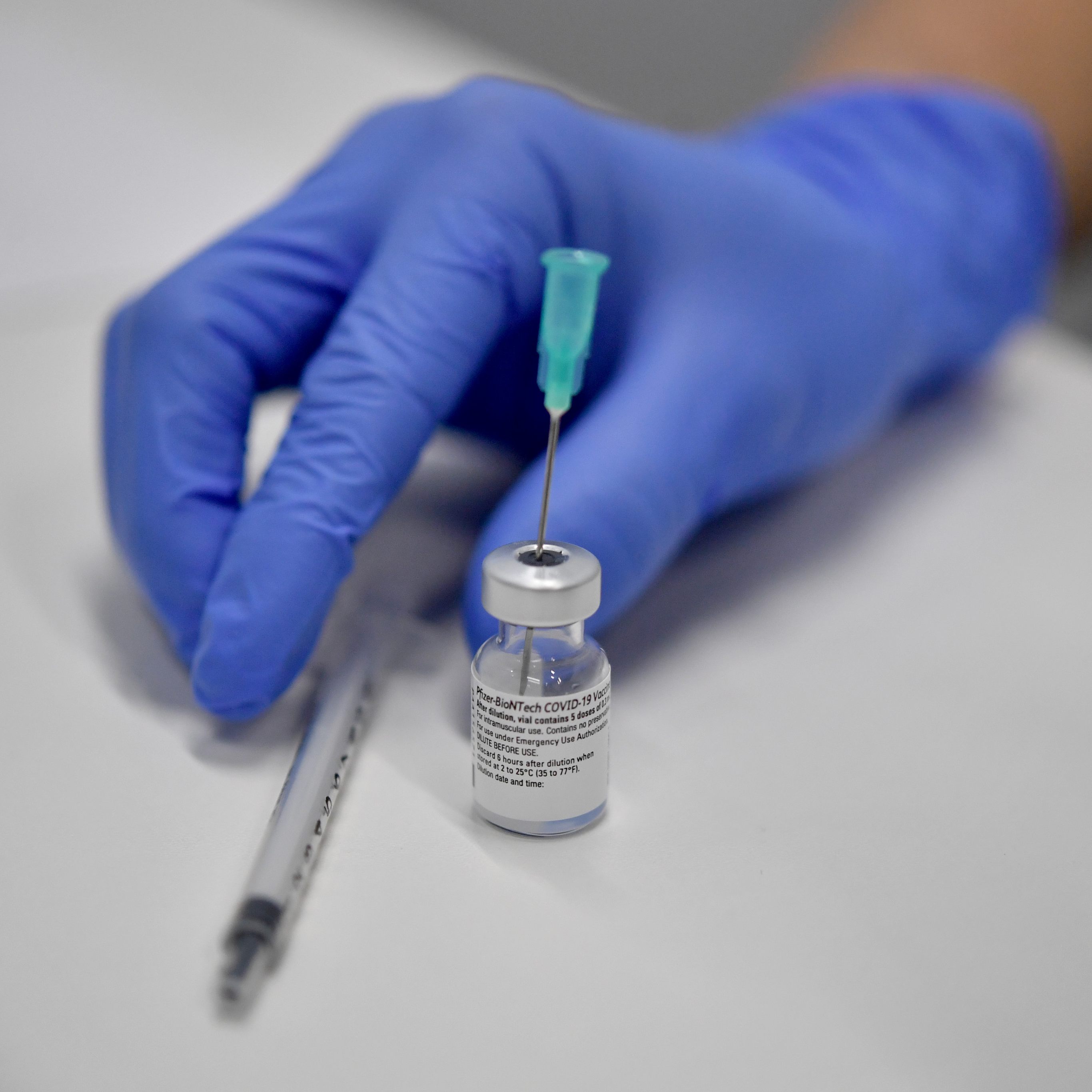 Vier Corona-Impfstoffe im Vergleich.