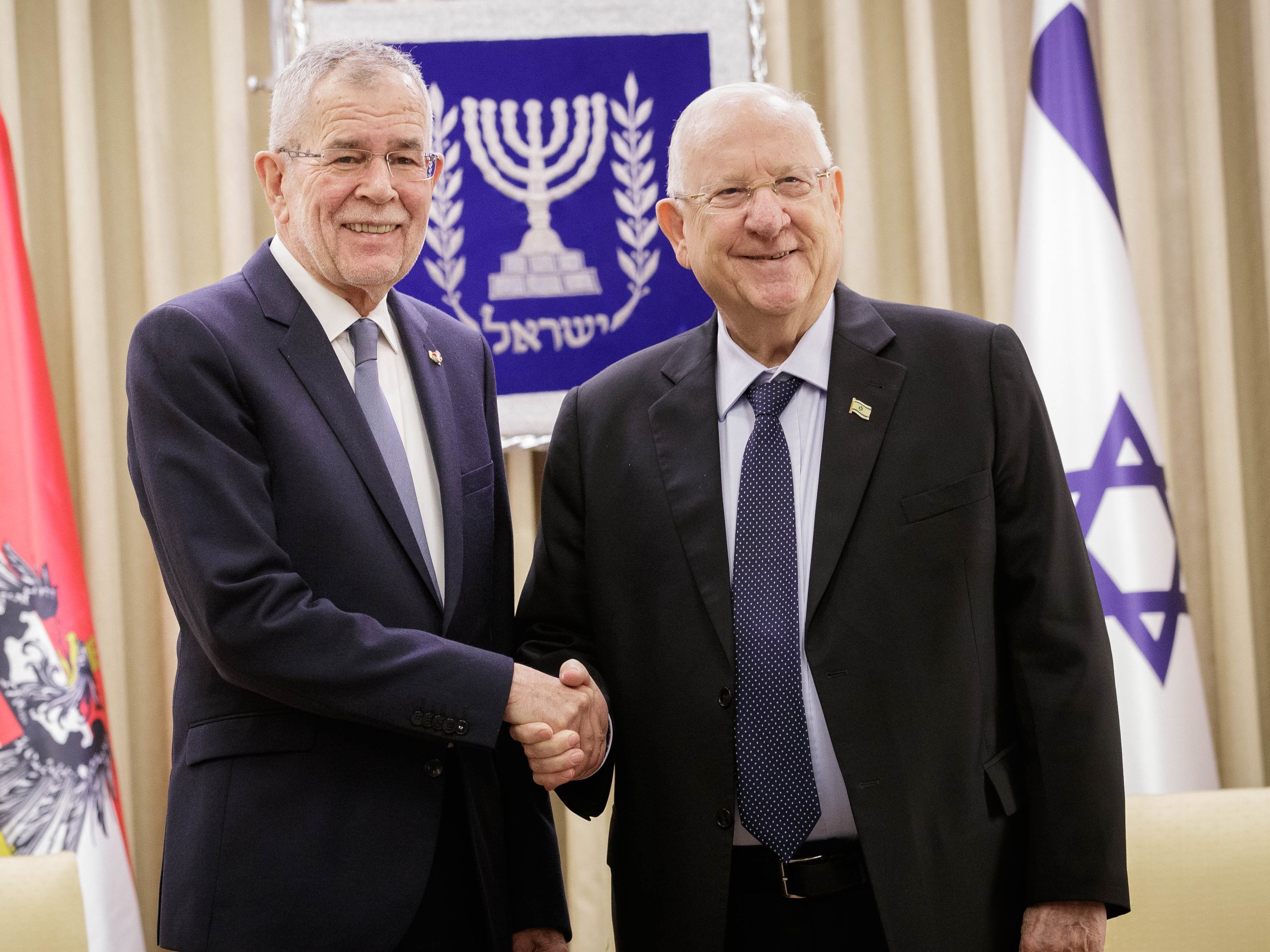 Bundespräsident Alexander Van der Bellen traf im Jänner 2020 mit dem israelischen Präsidenten Reuven Rivlin zu einem Arbeitsgespräch in Jerusalem zusammen. Bundespräsident Alexander Van der Bellen traf im Jänner 2020 mit dem israelischen Präsidenten Reuven Rivlin zu einem Arbeitsgespräch in Jerusalem zusammen.