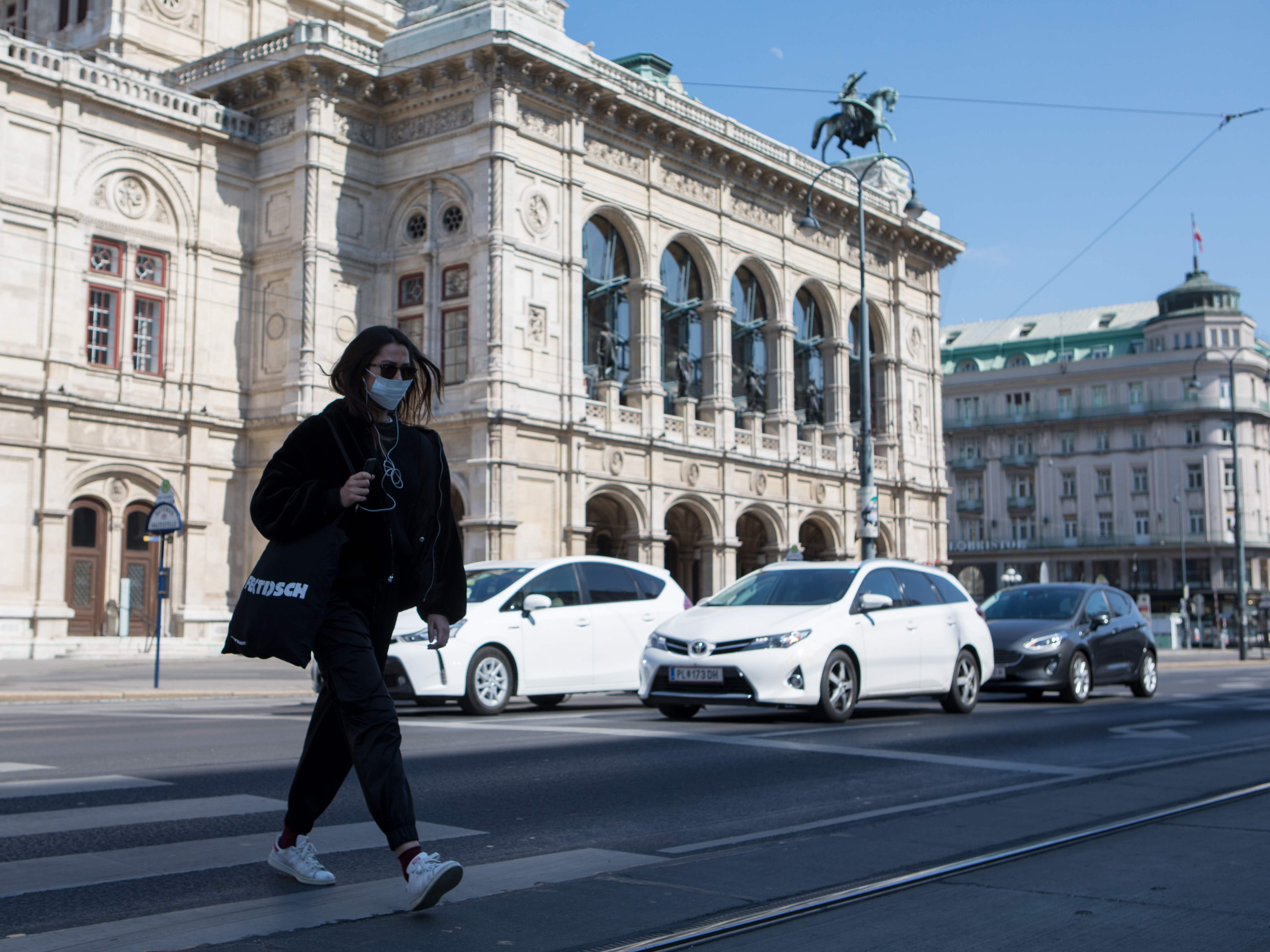 Reproduktionszahl: Außer in Kärnten und Vorarlberg in allen Bundesländern über kritischem Wert von 1,0. Reproduktionszahl: Außer in Kärnten und Vorarlberg in allen Bundesländern über kritischem Wert von 1,0.