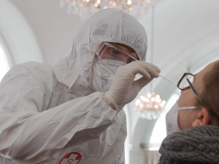 In Österreich wurden am Dienstag 2.411 Coronavirus-Neuinfektionen gemeldet. In Österreich wurden am Dienstag 2.411 Coronavirus-Neuinfektionen gemeldet.