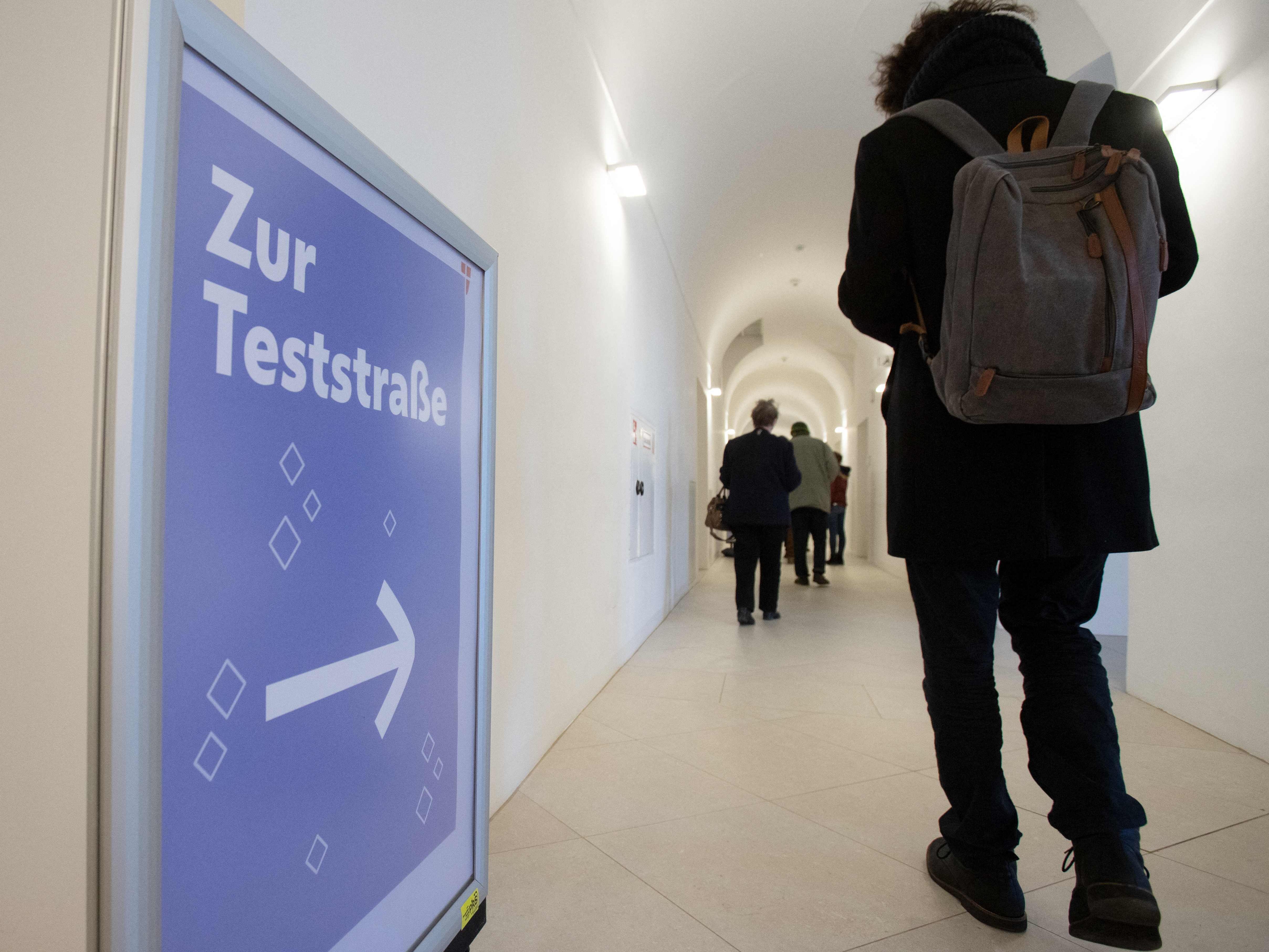 Am Freitag wurden in Wien 814 Corona-Neuinfektionen vermeldet. Am Freitag wurden in Wien 814 Corona-Neuinfektionen vermeldet.