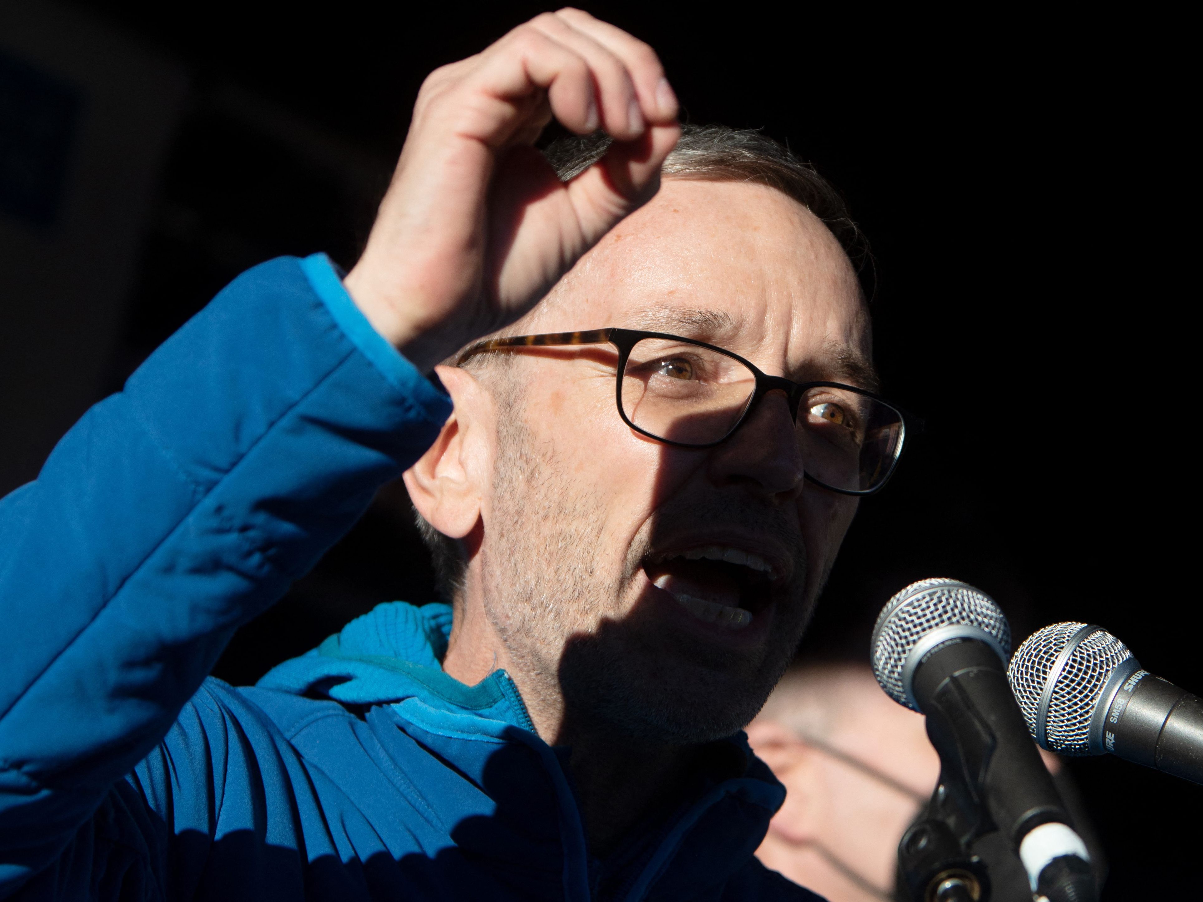 Kickl will mit Augenzeugenaufruf die Vorwürfe gegen ihn entkräften. Kickl will mit Augenzeugenaufruf die Vorwürfe gegen ihn entkräften.