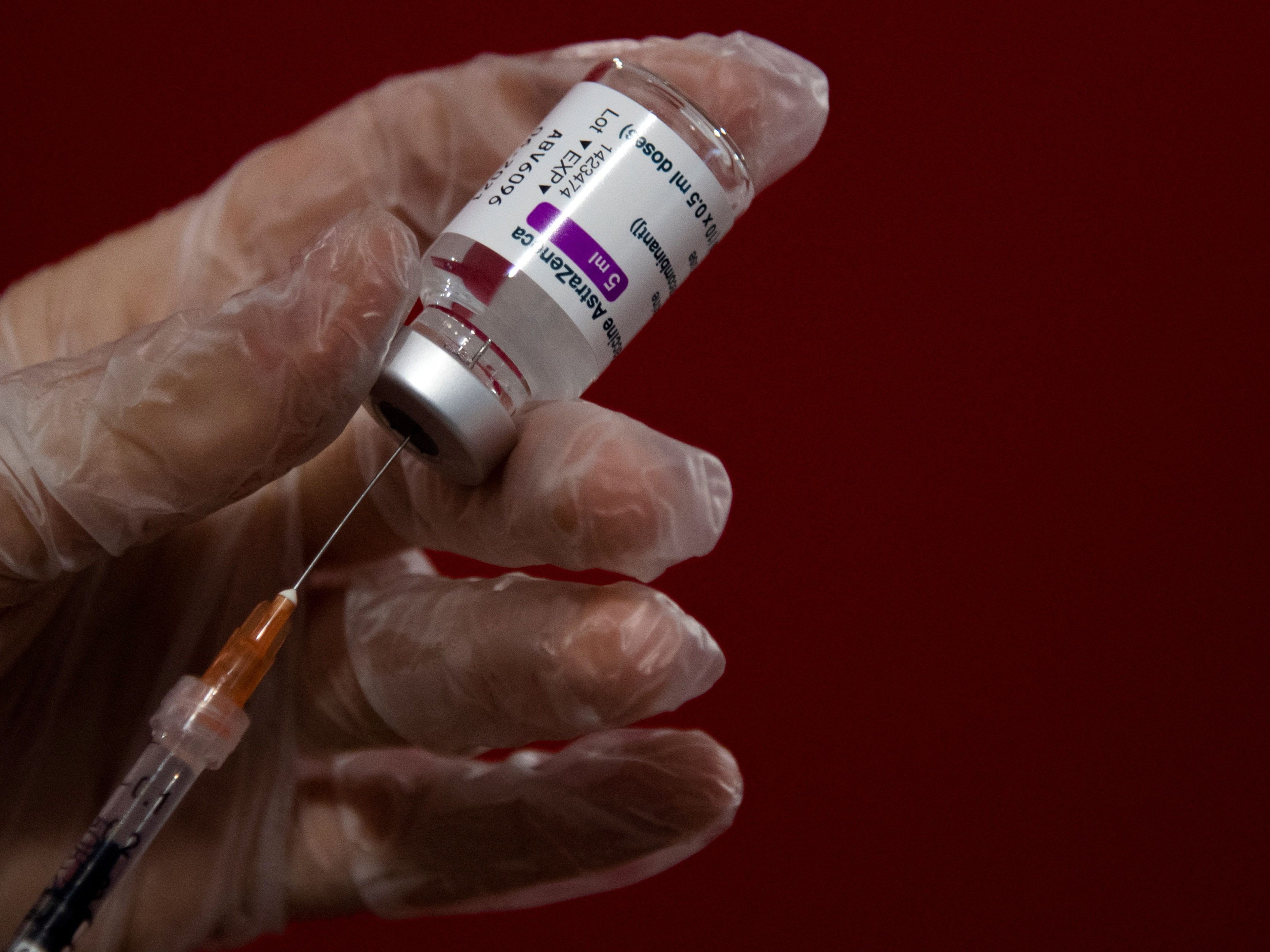 Italienische Gesundheitsbehörden prüfen Impfvorgänge.