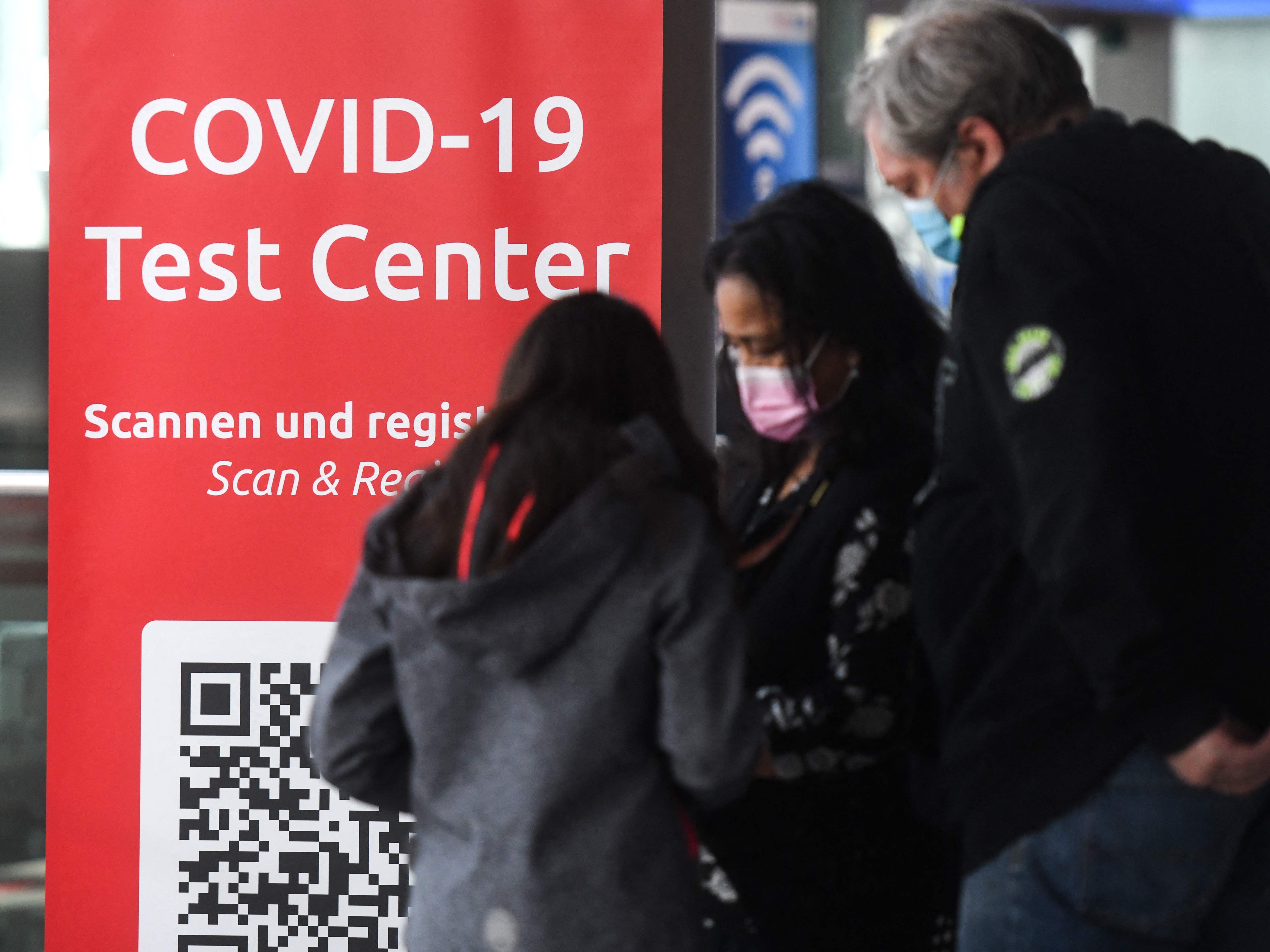 Ab Dienstag müssen Flugreisende bei der EInreise nach Deutschland einen negativen Test vorweisen. Ab Dienstag müssen Flugreisende bei der EInreise nach Deutschland einen negativen Test vorweisen.