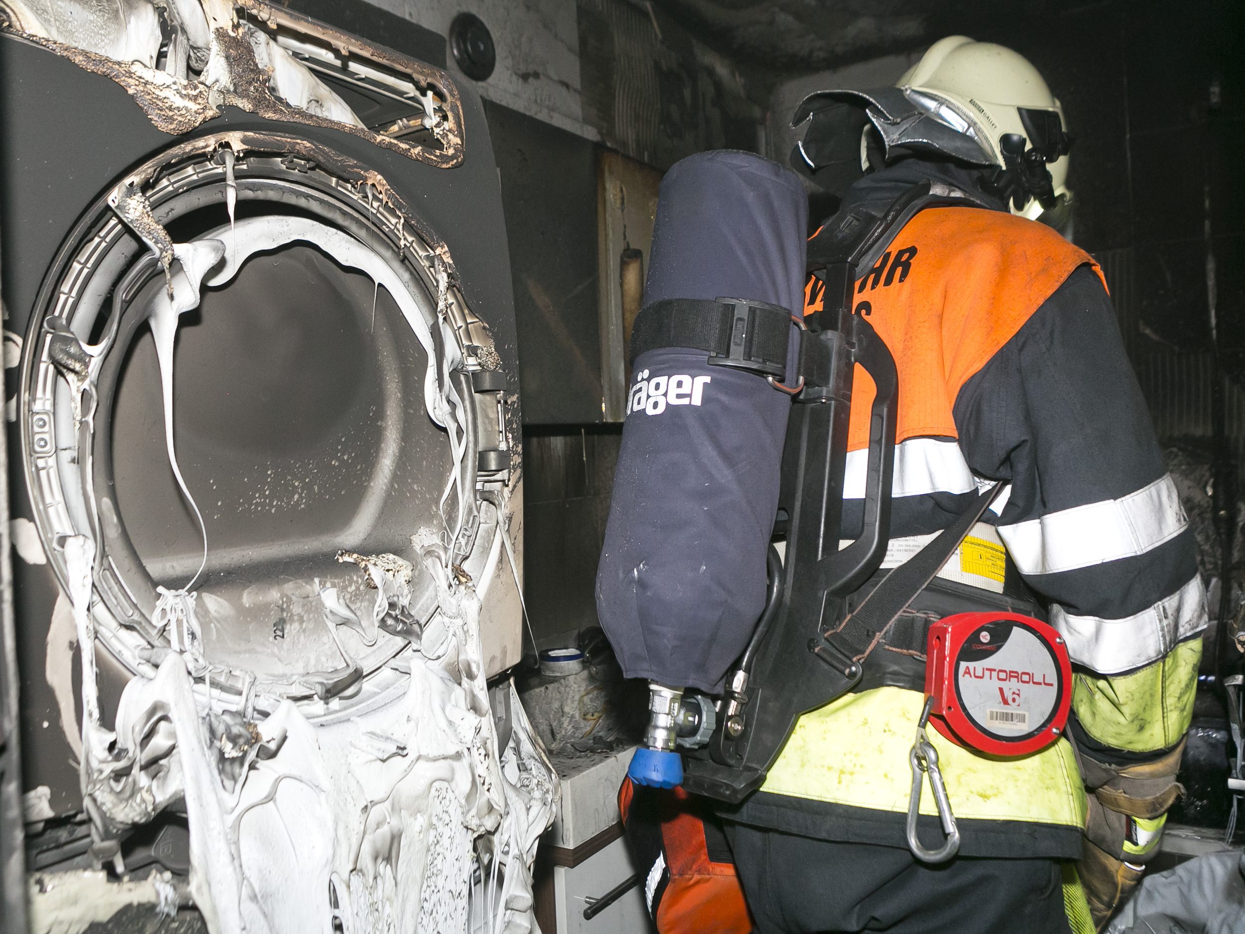 Die Feuerwehr musste mit 60 Mann ausrücken. Die Feuerwehr musste mit 60 Mann ausrücken.