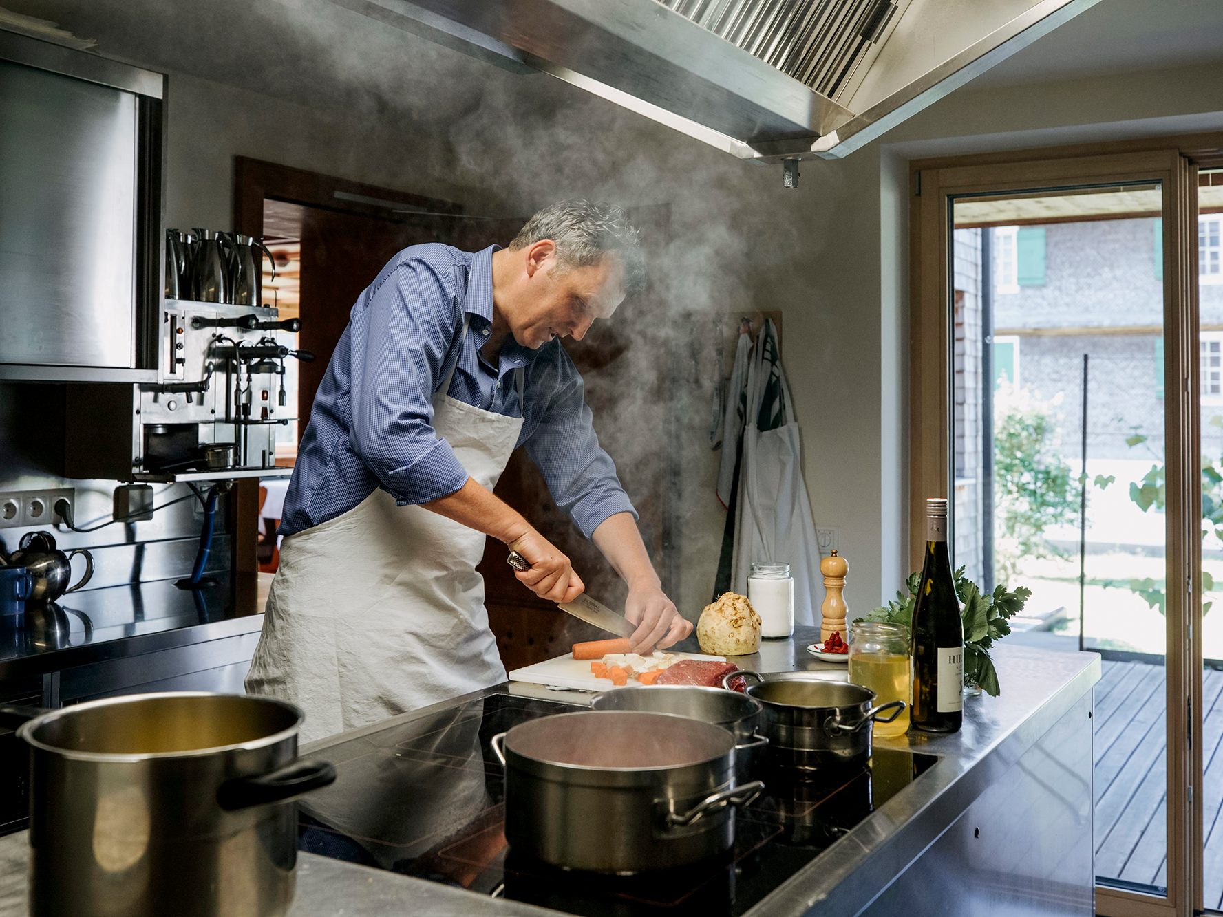 Der Haubenkoch Wolfgang Mätzler hat das Einwecken perfektioniert und zaubert mit regionalen Zutaten beste Haubenküche to go – zukünftig auch für ausgewählte SPAR- und EUROSPAR-Märkte. © SPAR/Angela Lamprecht Fotografie