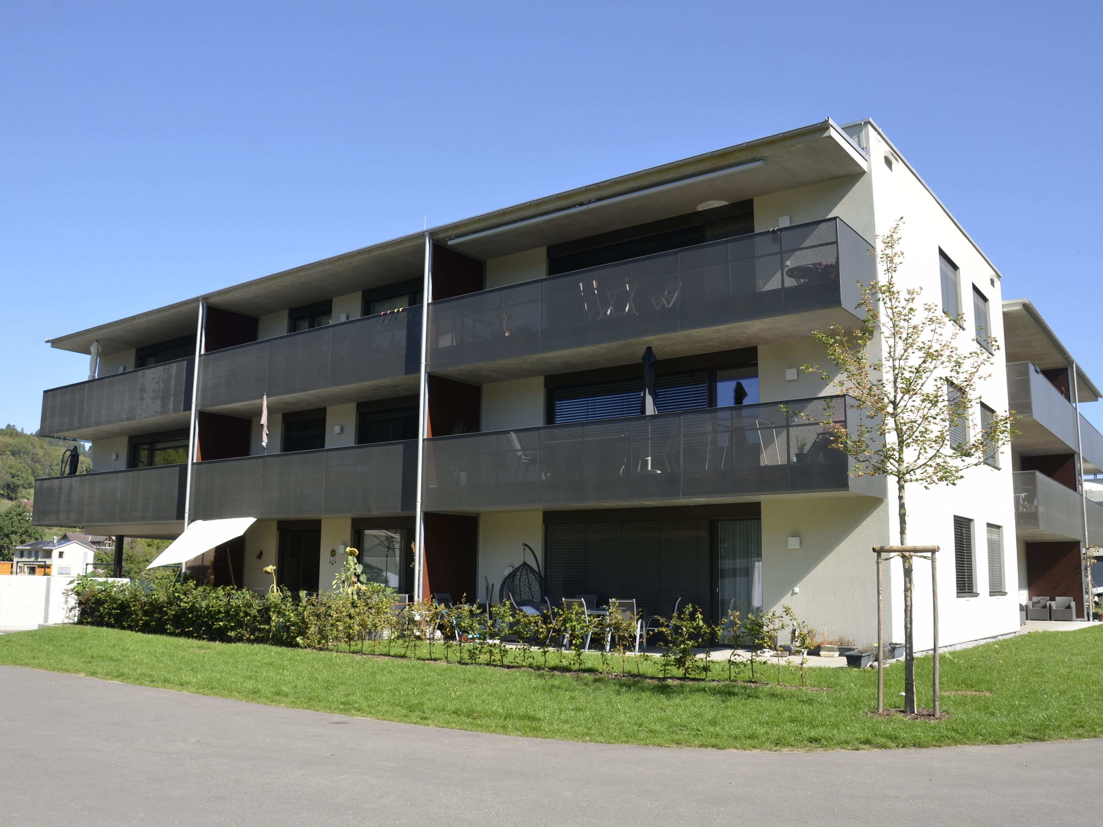 In Tosters gibt es bereits klimagerechte und nachhaltige Mehrparteienwohnhäuser. In Tosters gibt es bereits klimagerechte und nachhaltige Mehrparteienwohnhäuser.