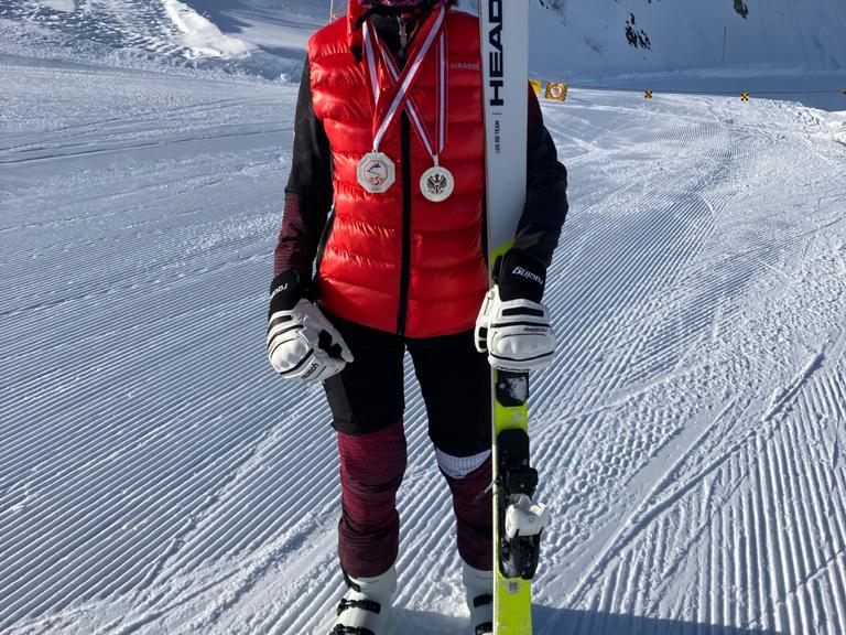 Gleich die erste Medaille für Leonie Handlos bei ihrem Debut bei Staatsmeisterschaften. Gleich die erste Medaille für Leonie Handlos bei ihrem Debut bei Staatsmeisterschaften.