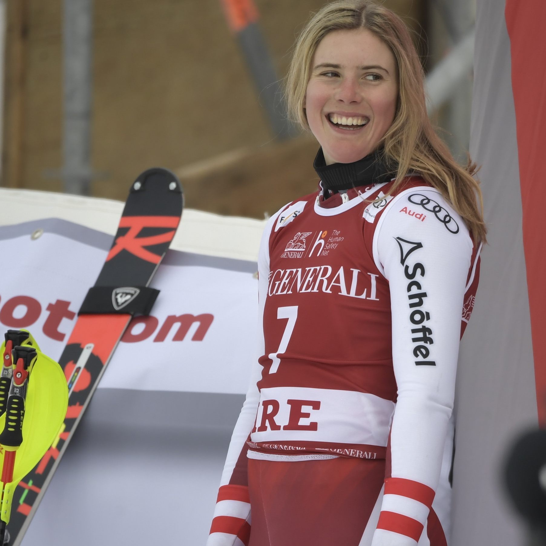 Katahrina Liensberger darf sich über ihren ersten Weltcupsieg freuen.