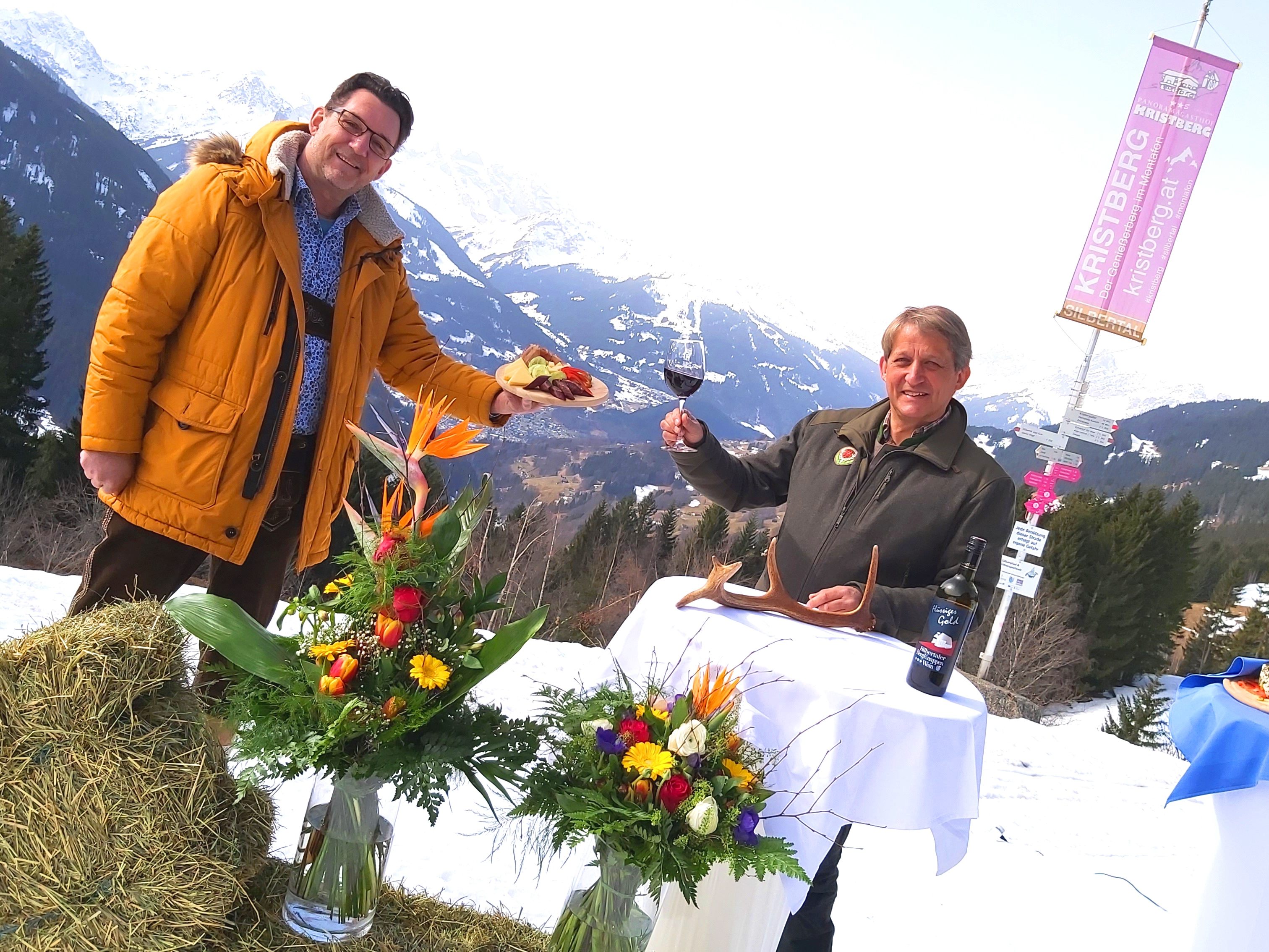 Bezirksjägermeister Manfred Vonbank ist zu Gast beim "Us dr Gondl-Team" am Kristberg im Silbertal.