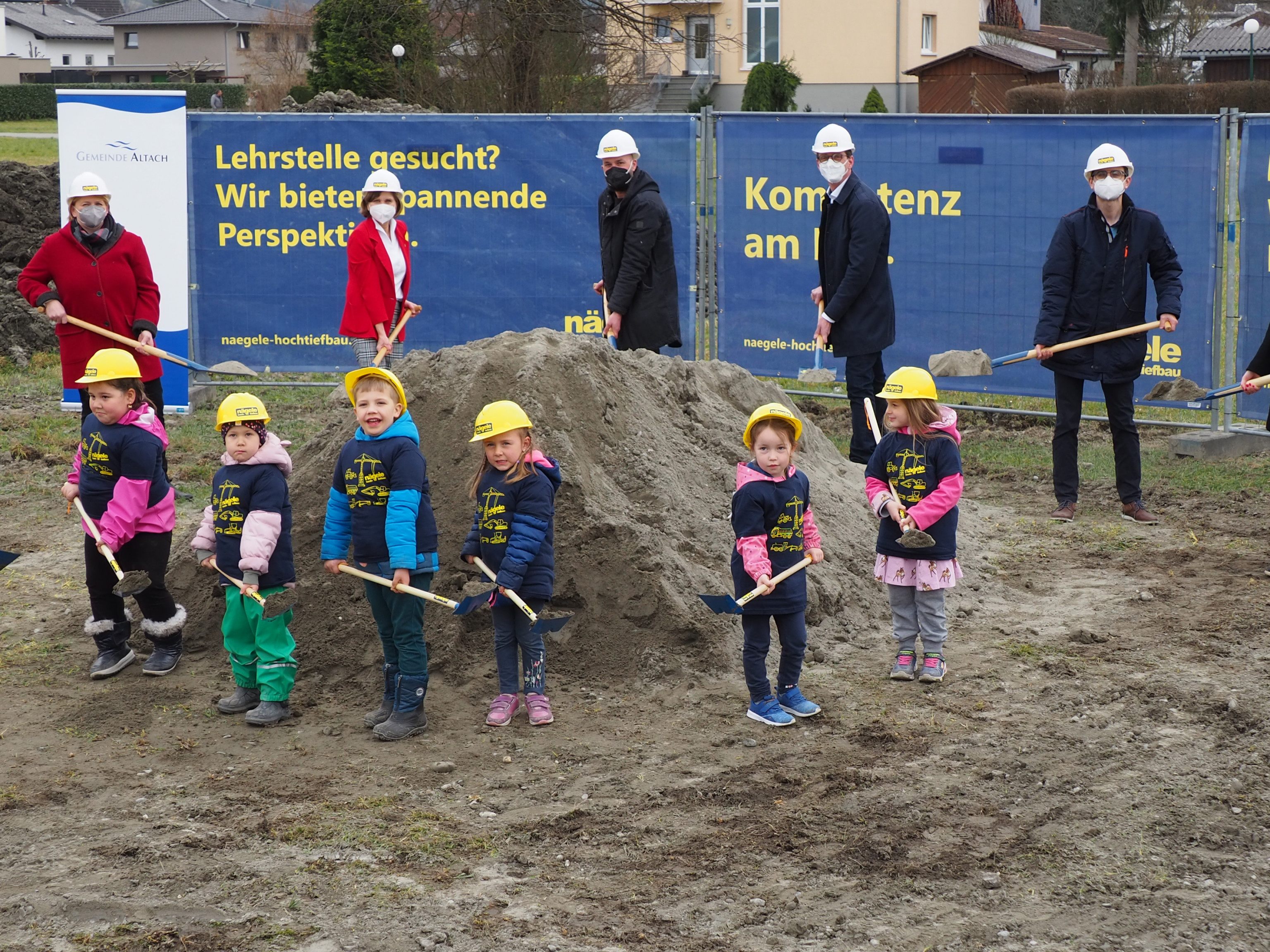 Gemeinsamer Spatenstich beim Großprojekt Kindergarten und Quartiersentwicklung Kreuzfeld