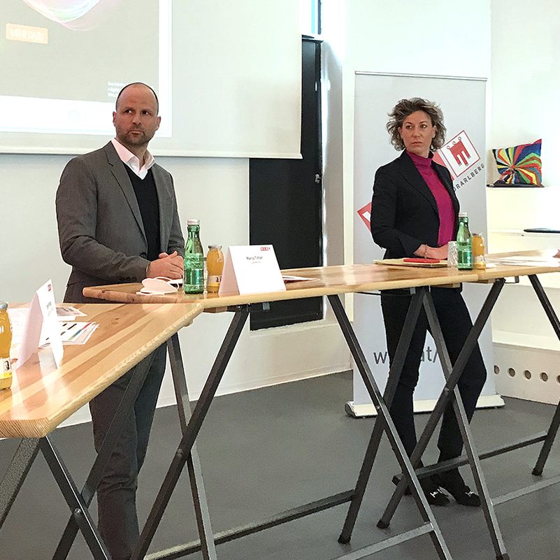 Wirtschaftskammer-Präsident Hans Peter Metzler, Wirtschaftslandesrat Marco Tittler, Carina Pollhammer, Obfrau der Sparte Handel in der Wirtschaftskammer Vorarlberg (WKV) und Jimmy Heinzl, Geschäftsführer der Wirtschafts-Standort Vorarlberg GmbH (WISTO) bei der Pressekonferenz.