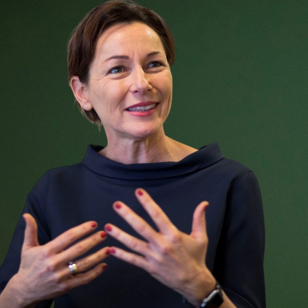 Die Zeitabstände zwischen Erst- und Zweitimpfung mit mRNA-Vakzinen werden durch neue Vorgaben des Nationalen Impfgremiumsvon drei bzw vier auf sechs Wochen verlängert.