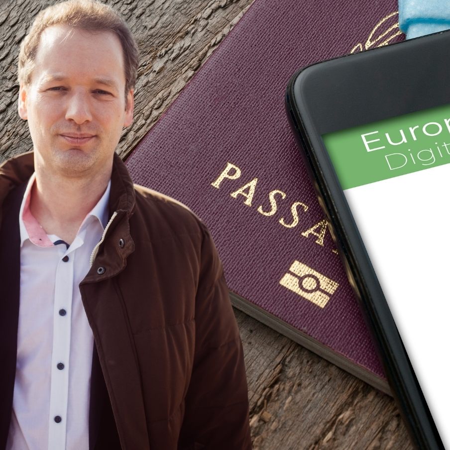 Univ.-Prof. Dr. David Stadelmann spricht sich für eine schnellstmögliche Einführung des heiß diskutierten "Green Pass" aus.