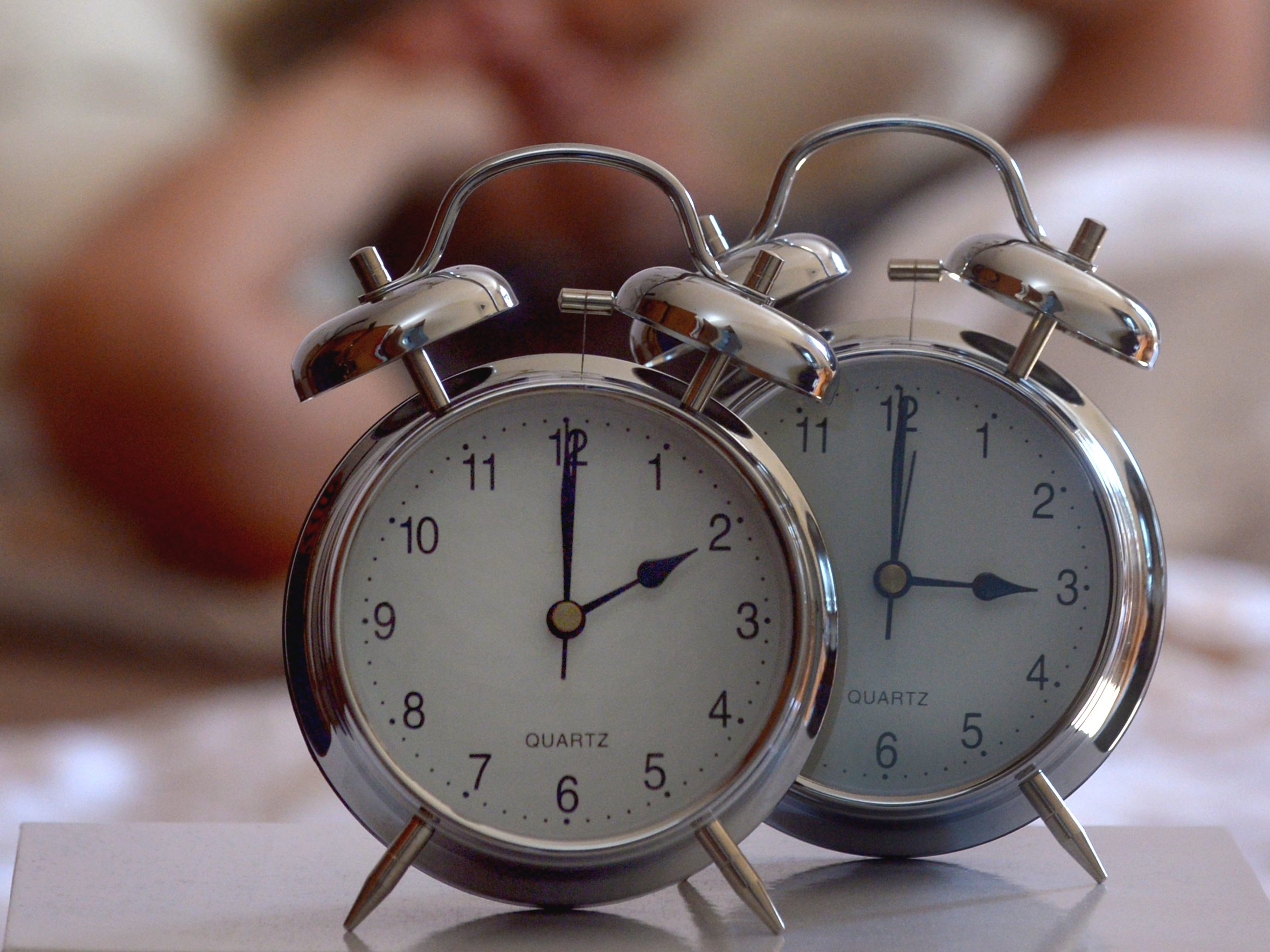 In der NAcht auf Sonntga wird die Uhr von zwei auf drei Uhr vorgestellt. In der NAcht auf Sonntga wird die Uhr von zwei auf drei Uhr vorgestellt.