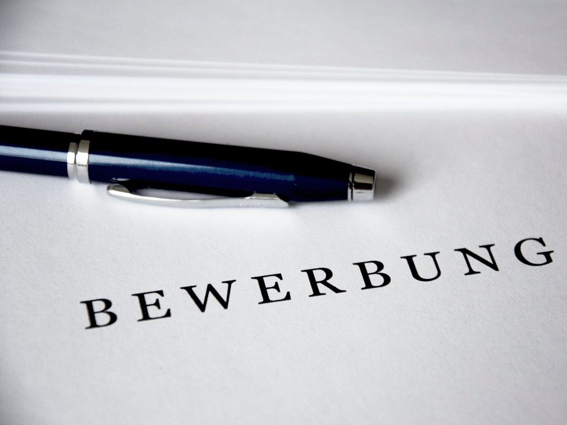 Ganz allgemein hat die Coronapandemie dazu geführt, dass weniger Menschen im Ausland arbeiten wollen. Ganz allgemein hat die Coronapandemie dazu geführt, dass weniger Menschen im Ausland arbeiten wollen.