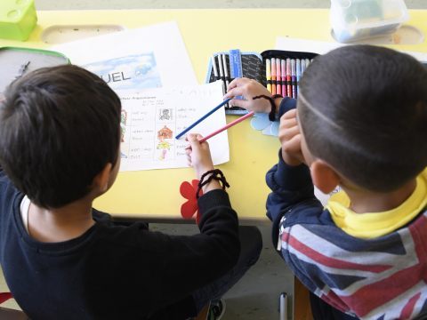 Förderstunden: Statt Bedarfsanmeldung und Zuteilung durch Behörde. Förderstunden: Statt Bedarfsanmeldung und Zuteilung durch Behörde.