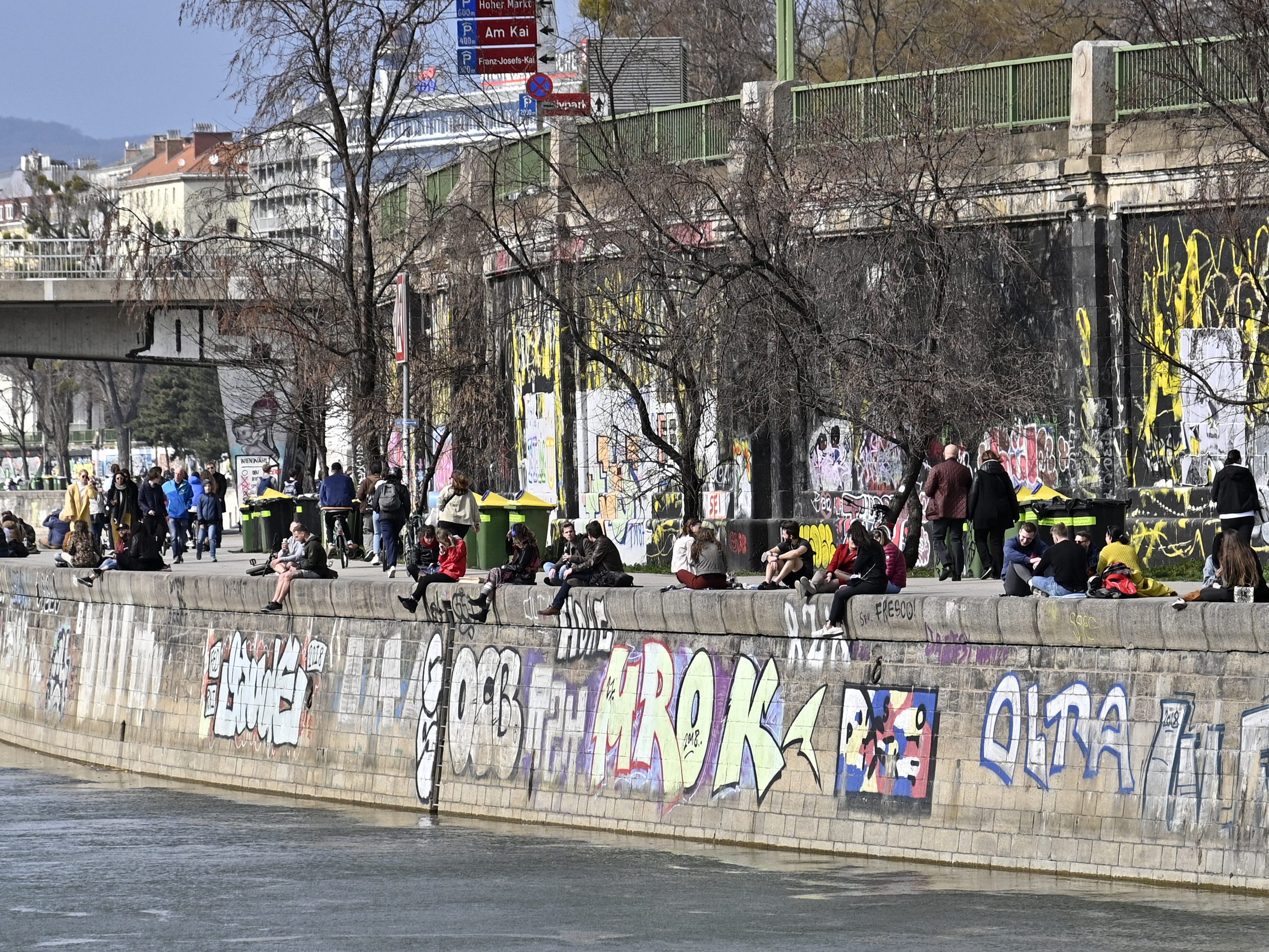 Der Donaukanal ist bei gutem Wetter stark besucht. Der Donaukanal ist bei gutem Wetter stark besucht.