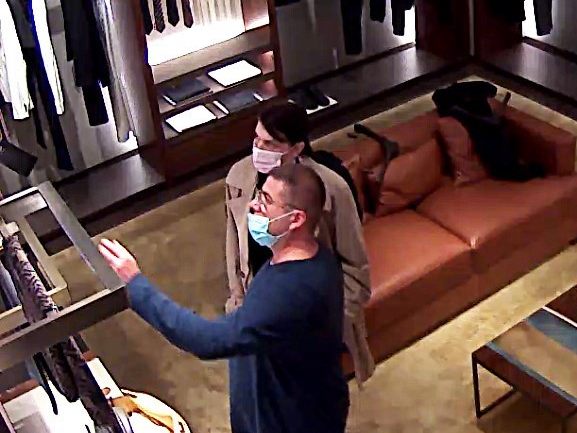 Die Polizei sucht nach diesen Verdächtigen. Die Polizei sucht nach diesen Verdächtigen.