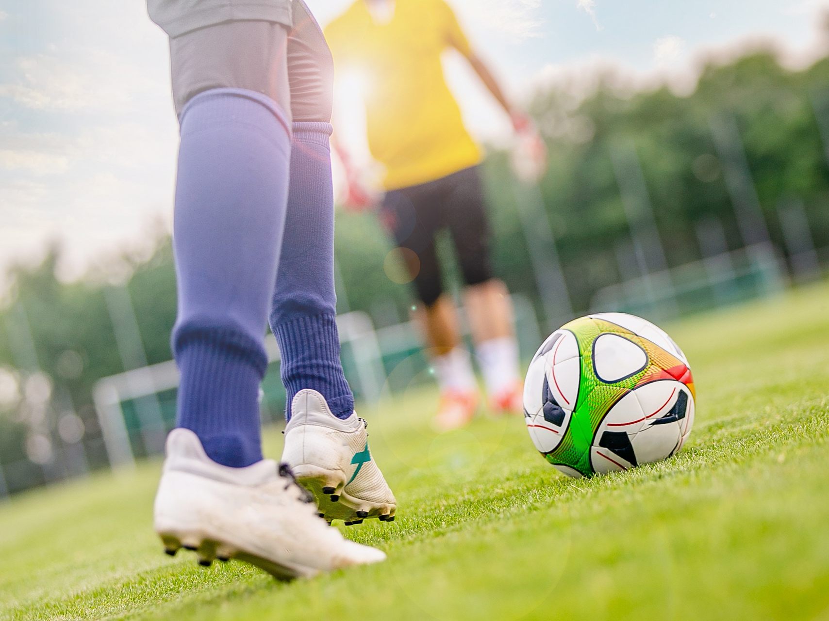 Beim Fußball wird kontaktfreies Training, aber kein Match erlaubt Beim Fußball wird kontaktfreies Training, aber kein Match erlaubt
