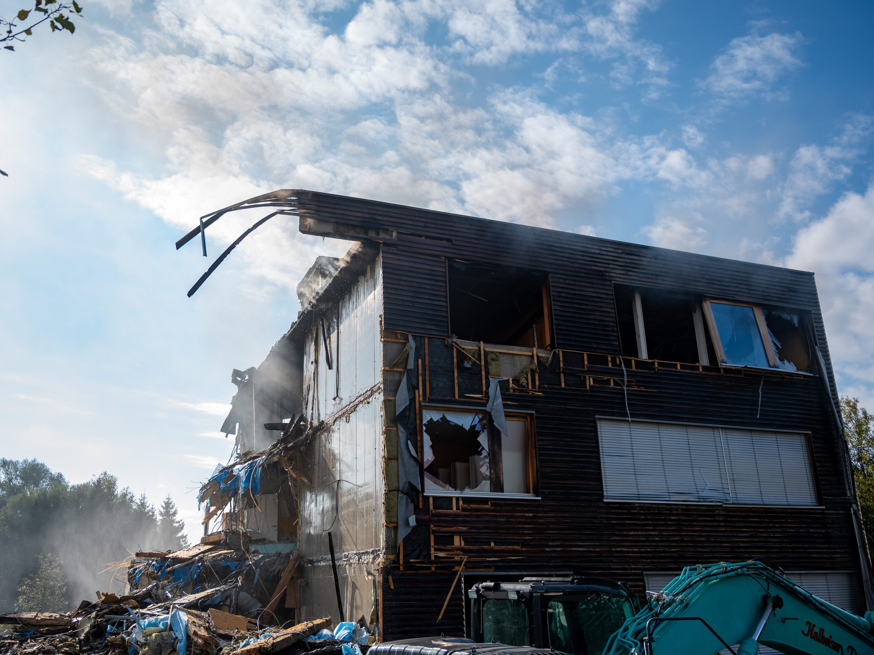 Gebäude wurde nach einer Explosion komplett zerstört Gebäude wurde nach einer Explosion komplett zerstört