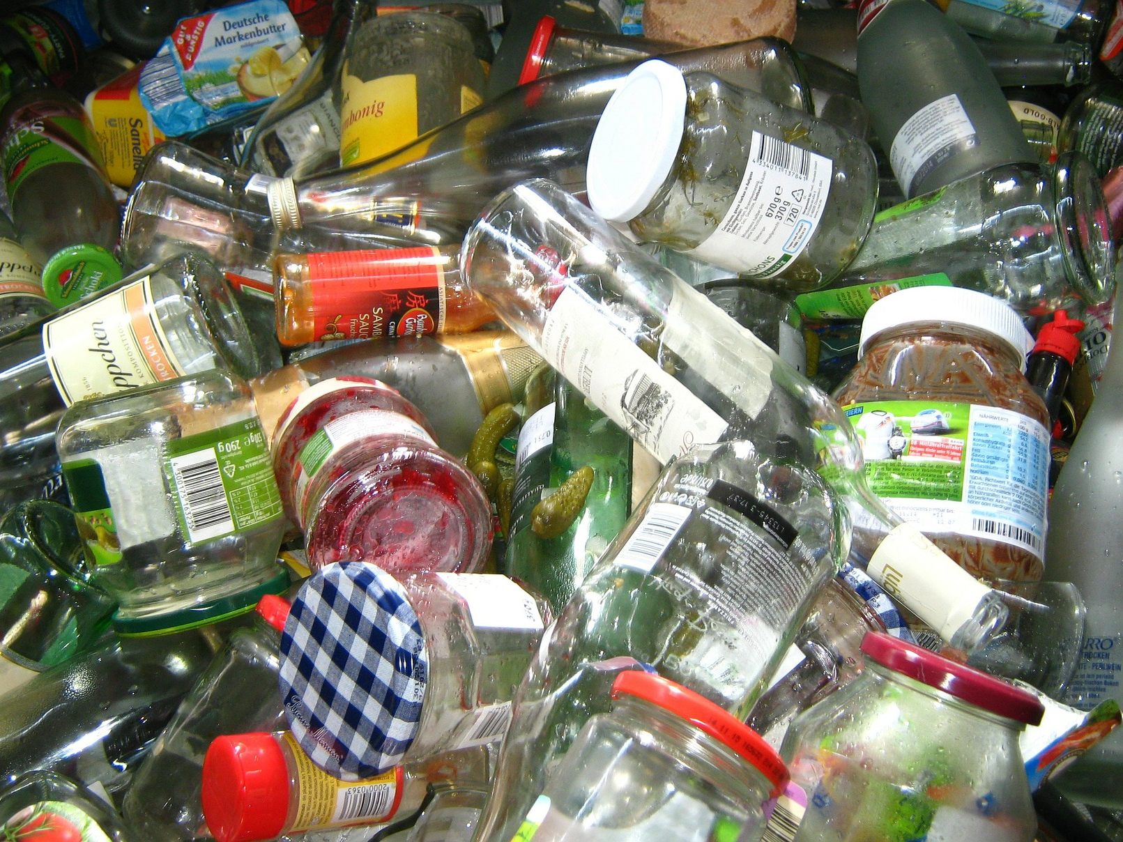 Österreicher gaben pro Kopf 29,4 Kilo Altglas zum Recycling. Österreicher gaben pro Kopf 29,4 Kilo Altglas zum Recycling.