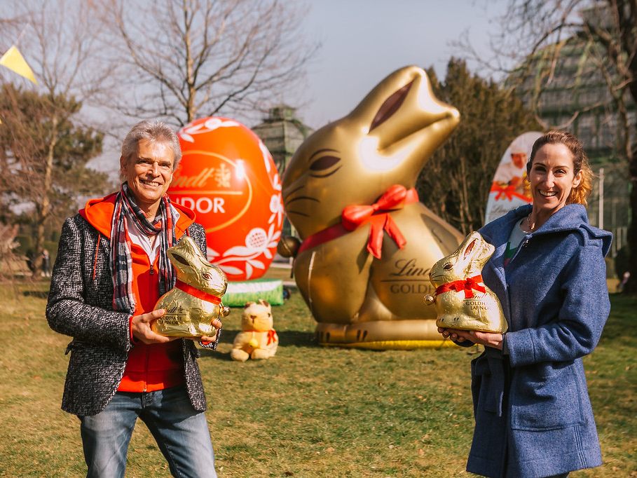 Prominente Unterstützung erhält das Erste Lindt Online Goldhasen-Fest von Thomas Brezina und Kati Bellowitsch