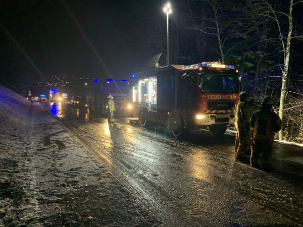 Stadtbus 15 Meter tief abgestürzt
