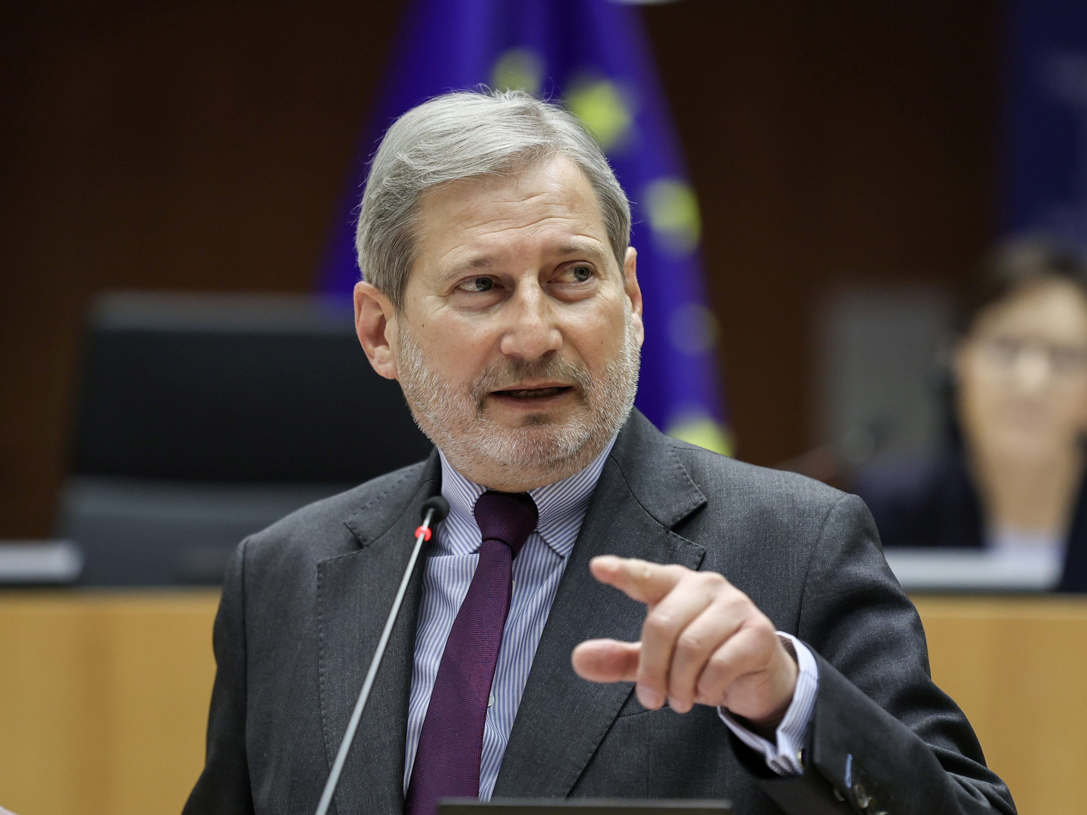 Johannes Hahn will die EU-Kritik von Sebastian Kurz nicht einfach so stehen lassen. Johannes Hahn will die EU-Kritik von Sebastian Kurz nicht einfach so stehen lassen.