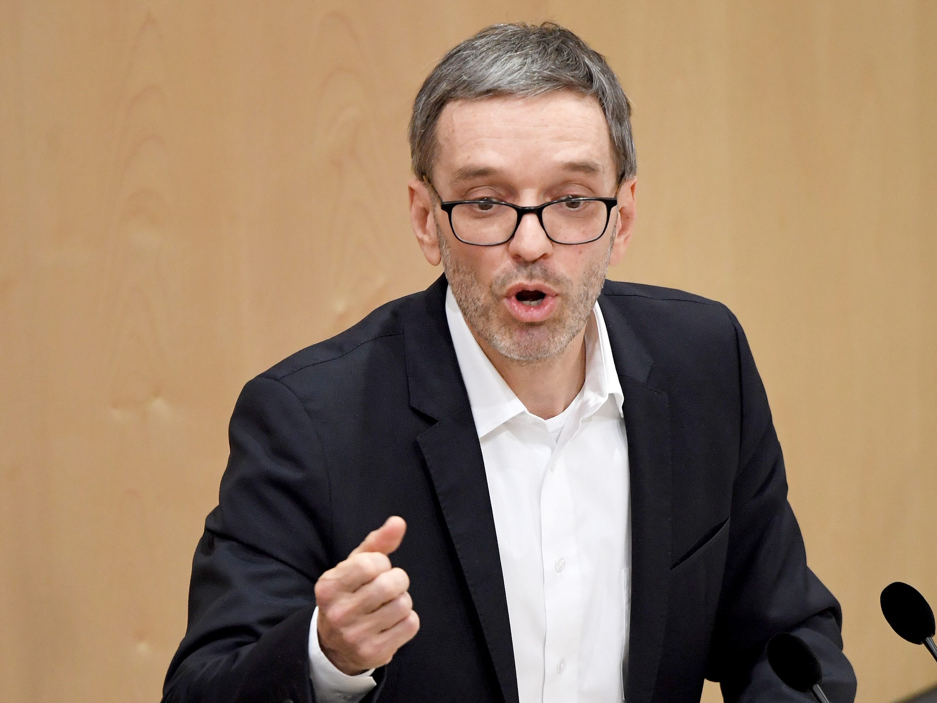 Kickl wünscht sich "einen Sommer wie damals" und ruft zur Demo-Teilnahme auf Kickl wünscht sich "einen Sommer wie damals" und ruft zur Demo-Teilnahme auf