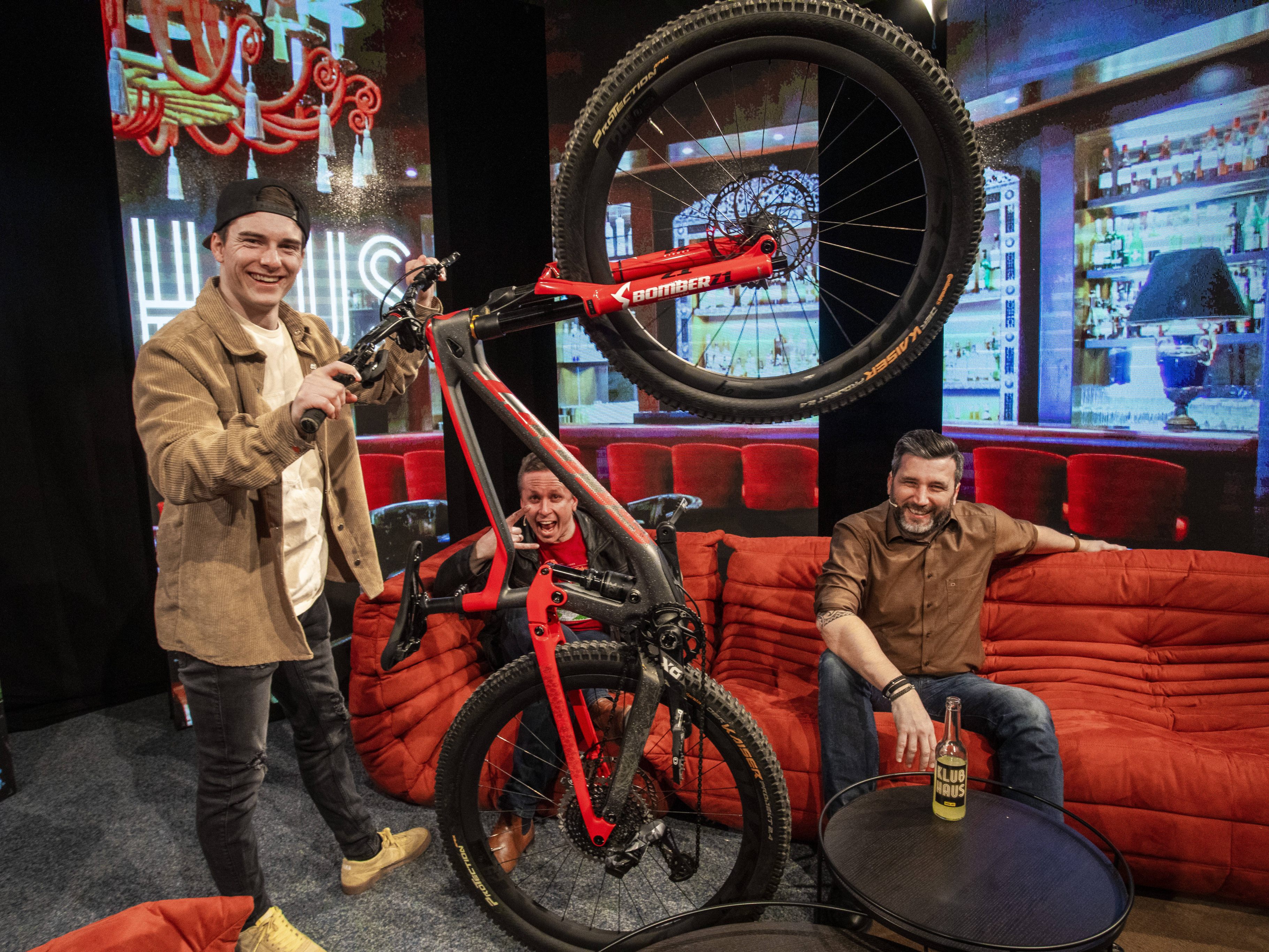 In der aktuellen Klubhaus-Folge verlosen wir einen 3000 Euro Bike-Gutschein vom Wallride Store Rankweil.