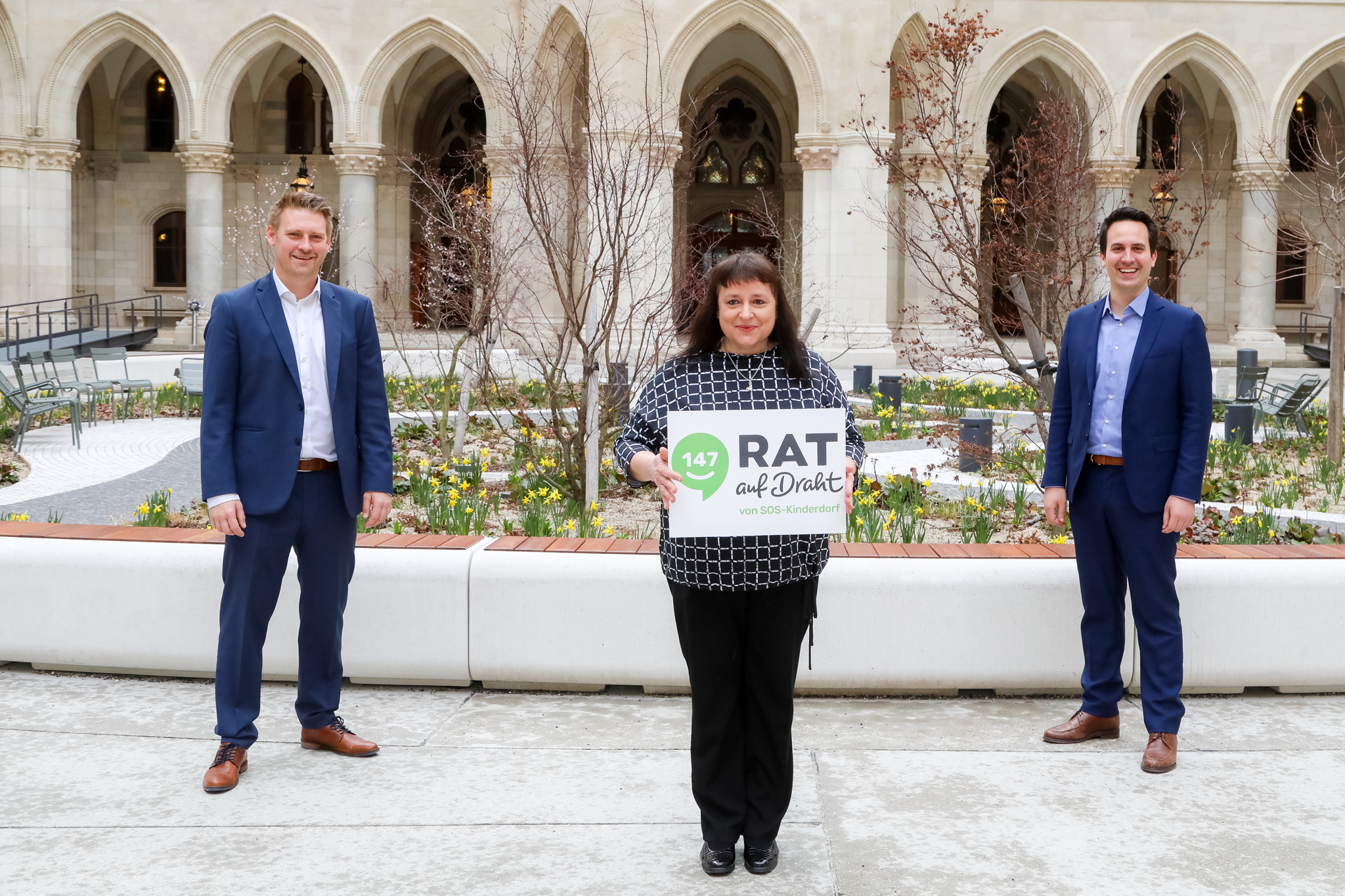 Vizebürgermeister Christoph Wiederkehr, Marcus Gremel, Kinder- und Familiensprecher SPÖ Wien und Birgit Satke, Leiterin „Rat auf Draht“ Vizebürgermeister Christoph Wiederkehr, Marcus Gremel, Kinder- und Familiensprecher SPÖ Wien und Birgit Satke, Leiterin „Rat auf Draht“