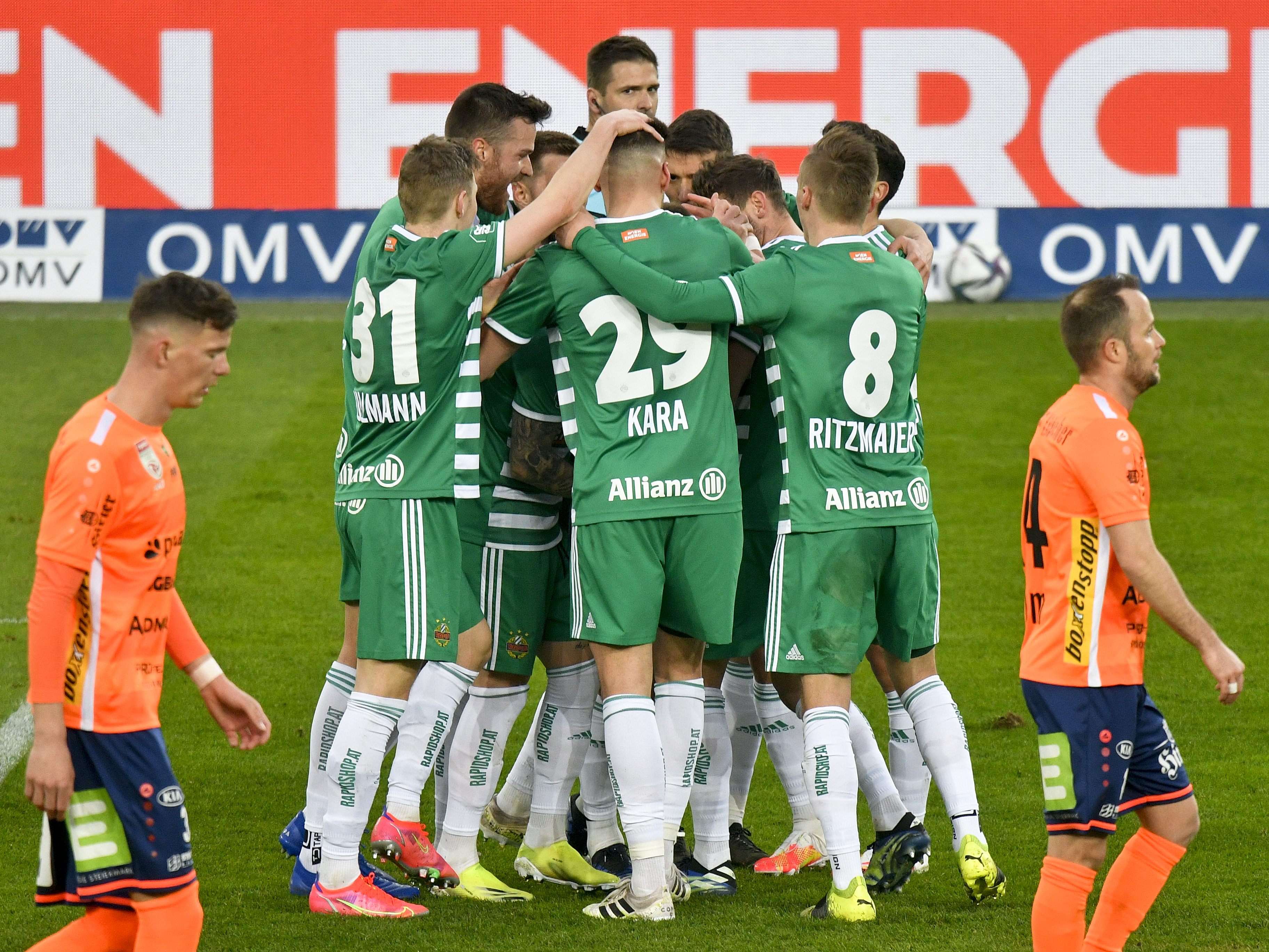 Rapid netzte gegen Hartberg gleich viermal ein. Rapid netzte gegen Hartberg gleich viermal ein.
