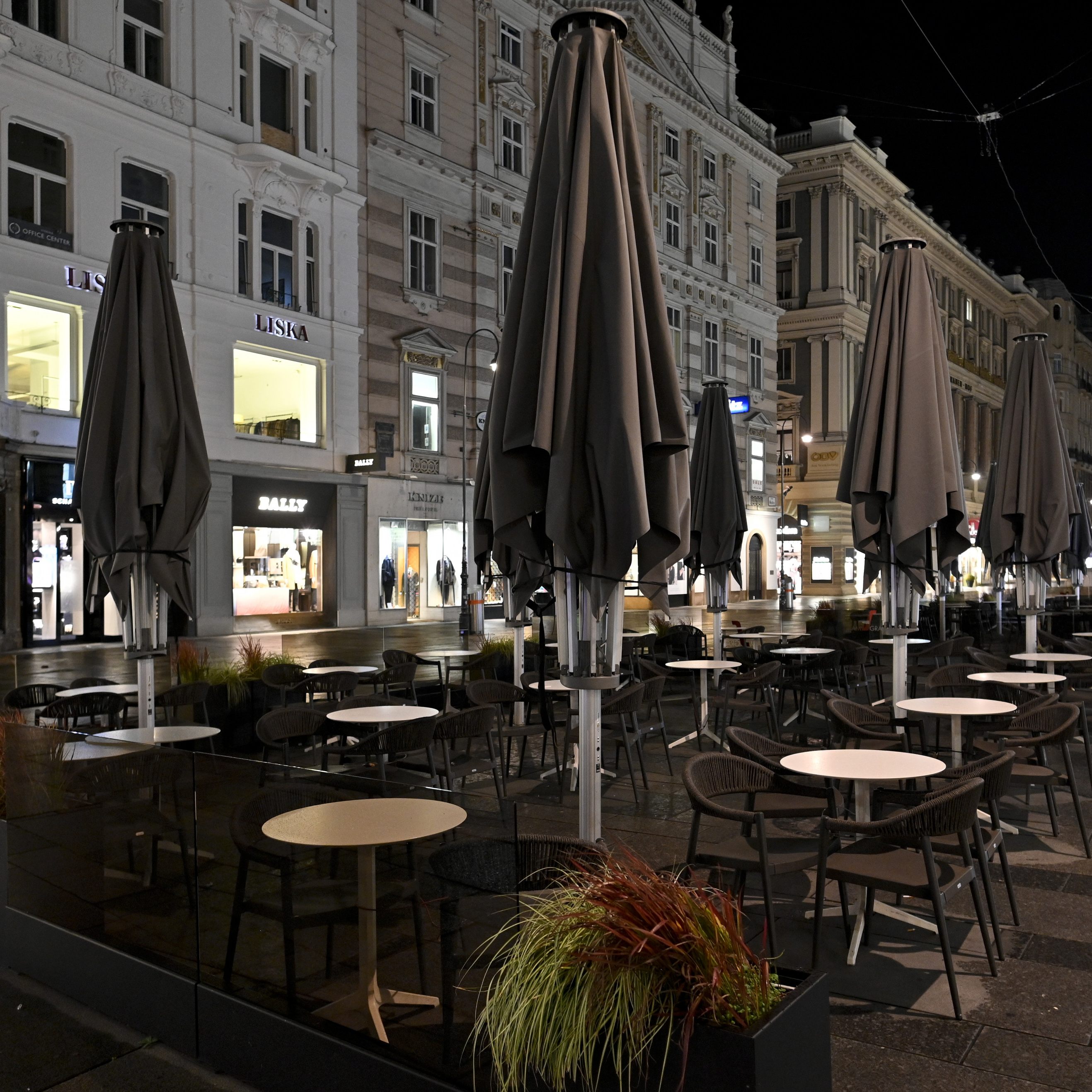 Ein großer Schanigarten in der Wiener Innenstadt.