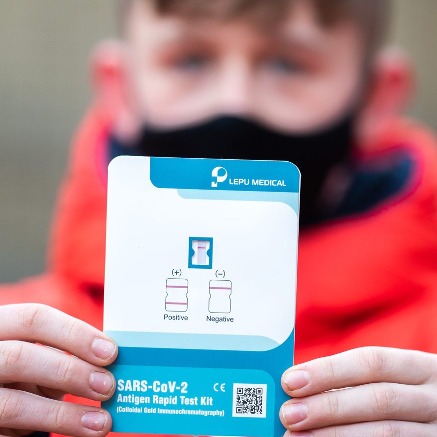 "Nasenbohrtests" gehören zum neuen Schulalltag.