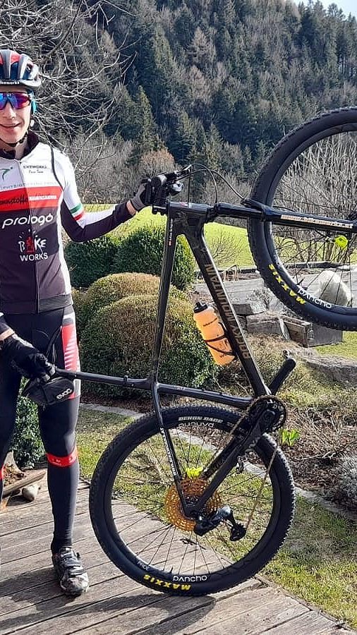 Julius Scherrer blickt optimistisch und neuem Rennrad in die Saison