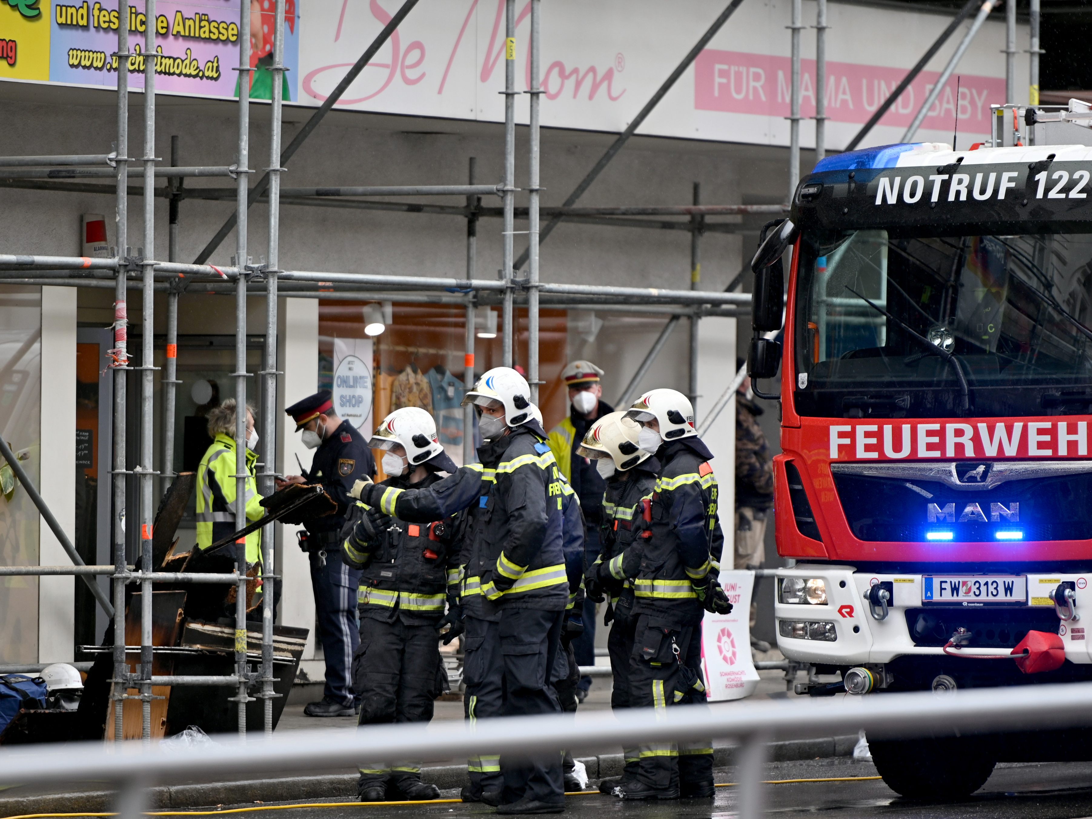 Auch die Feuerwehr rückte aus. Auch die Feuerwehr rückte aus.