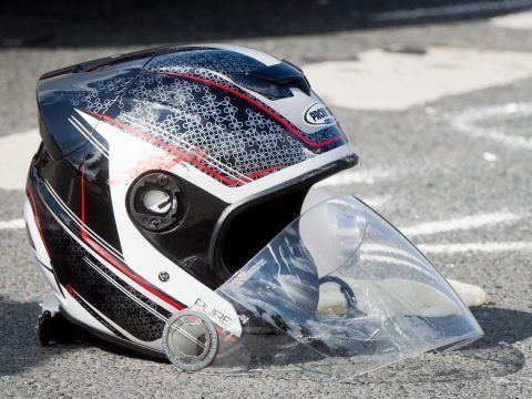 In Wien-Favoriten stürzte der Motorradlenker und verletzte sich lebensgefährlich.