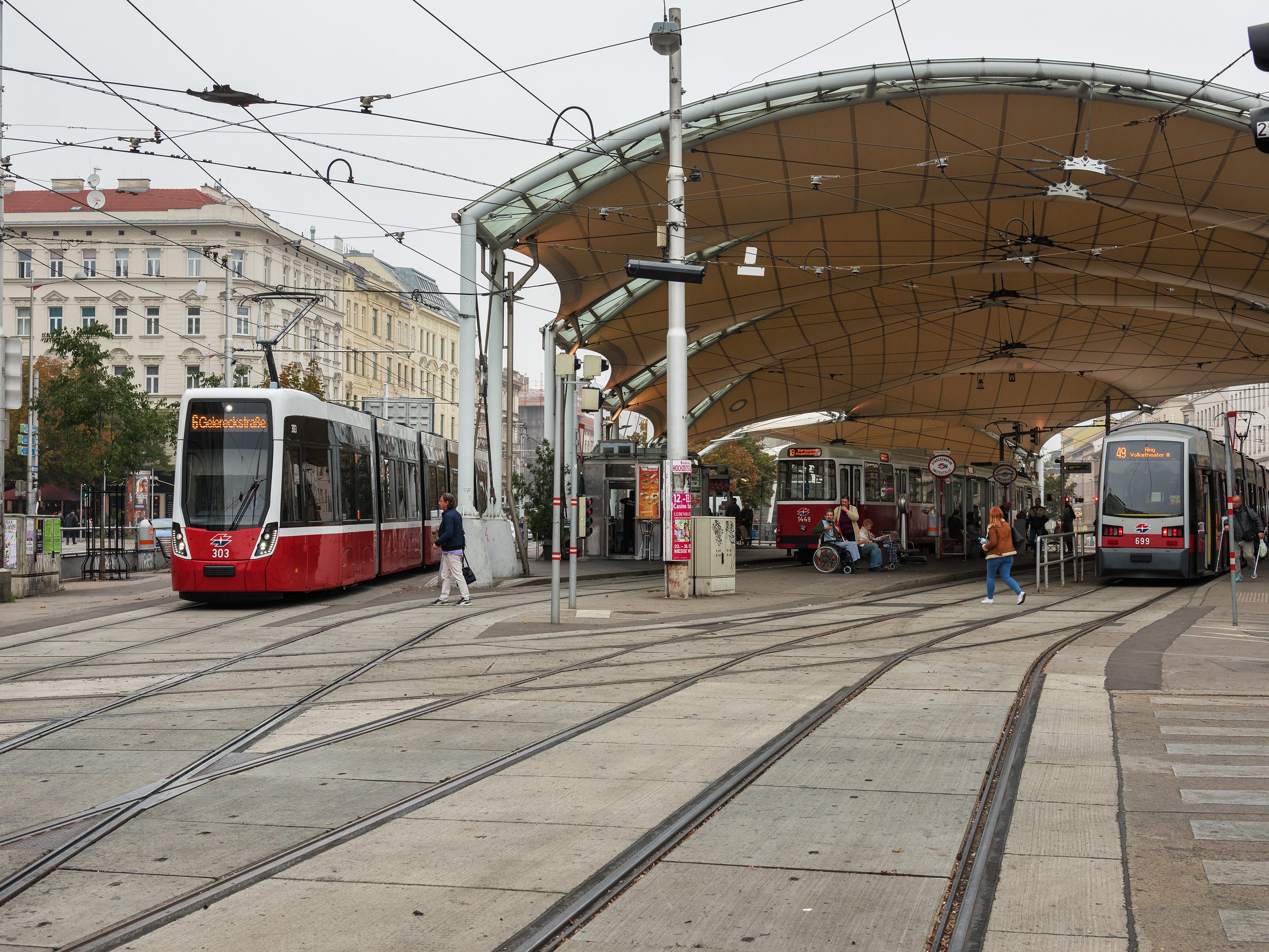 Die Gleise am Urban-Loritz-Platz werden erneuert. Die Gleise am Urban-Loritz-Platz werden erneuert.