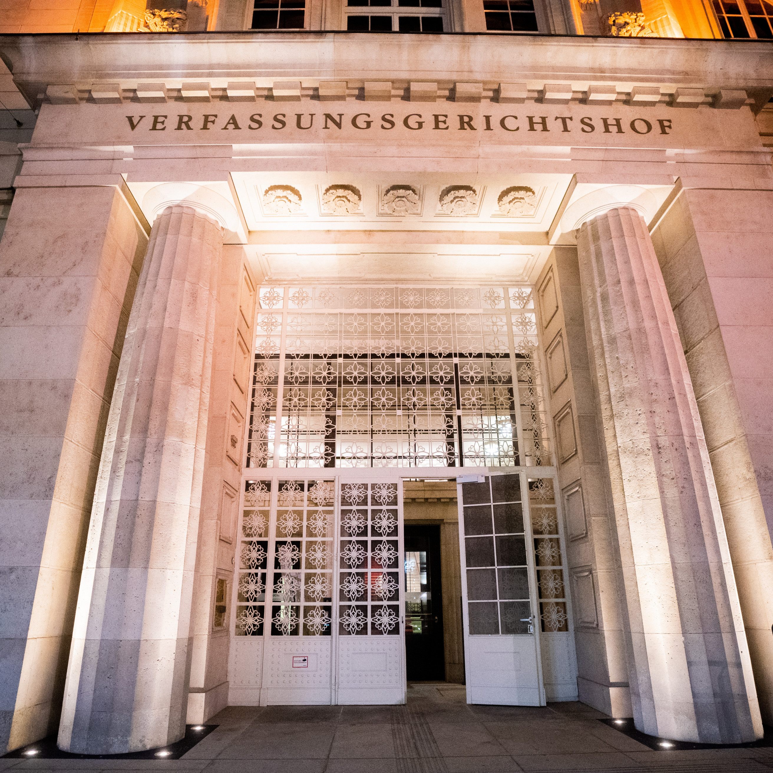 Der Verfassungsgerichtshof entscheidet bald, ob Asylwerber arbeiten dürfen.