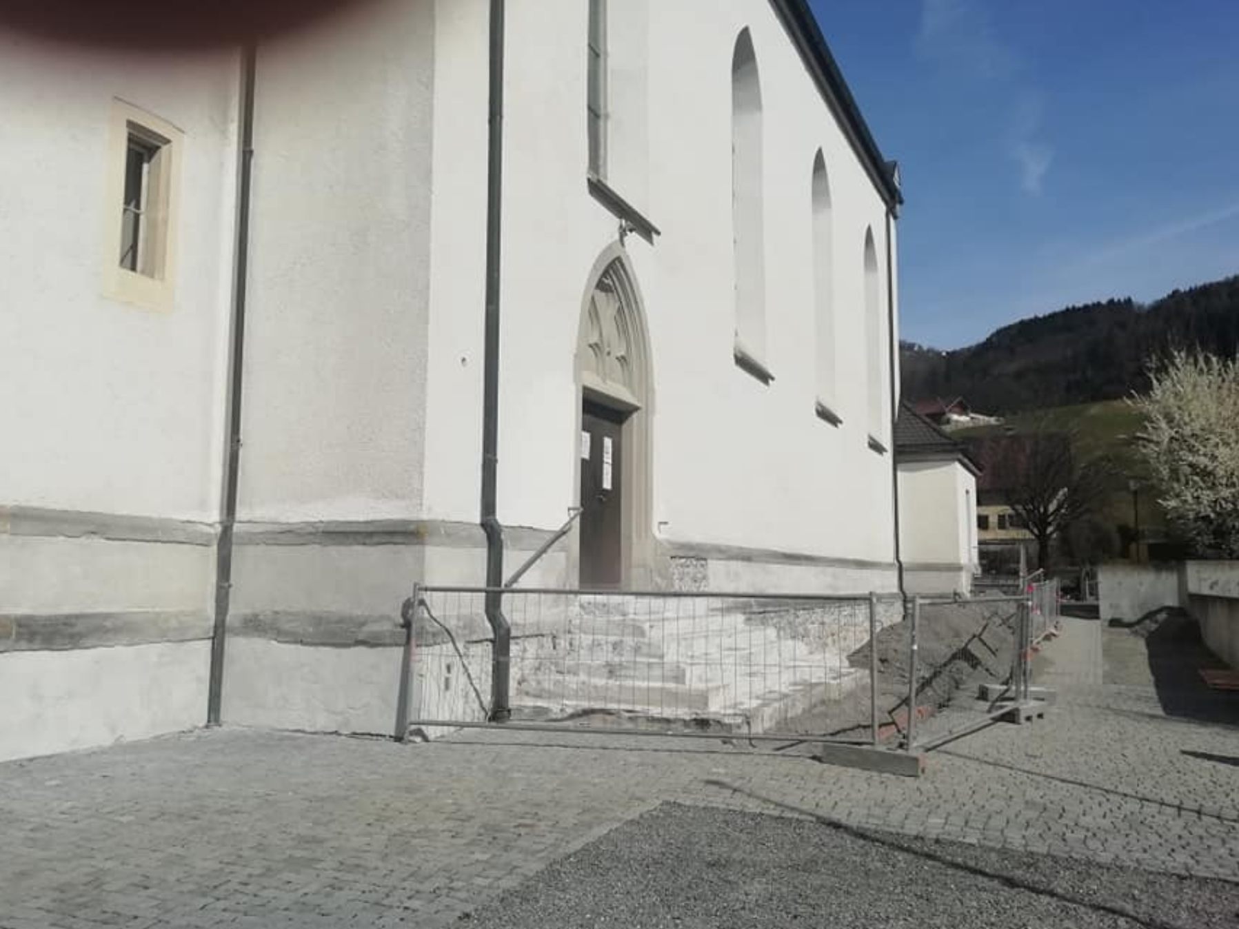 An der Pfarrkirche Weiler laufen bereits die diesjährigen Sanierungsarbeiten