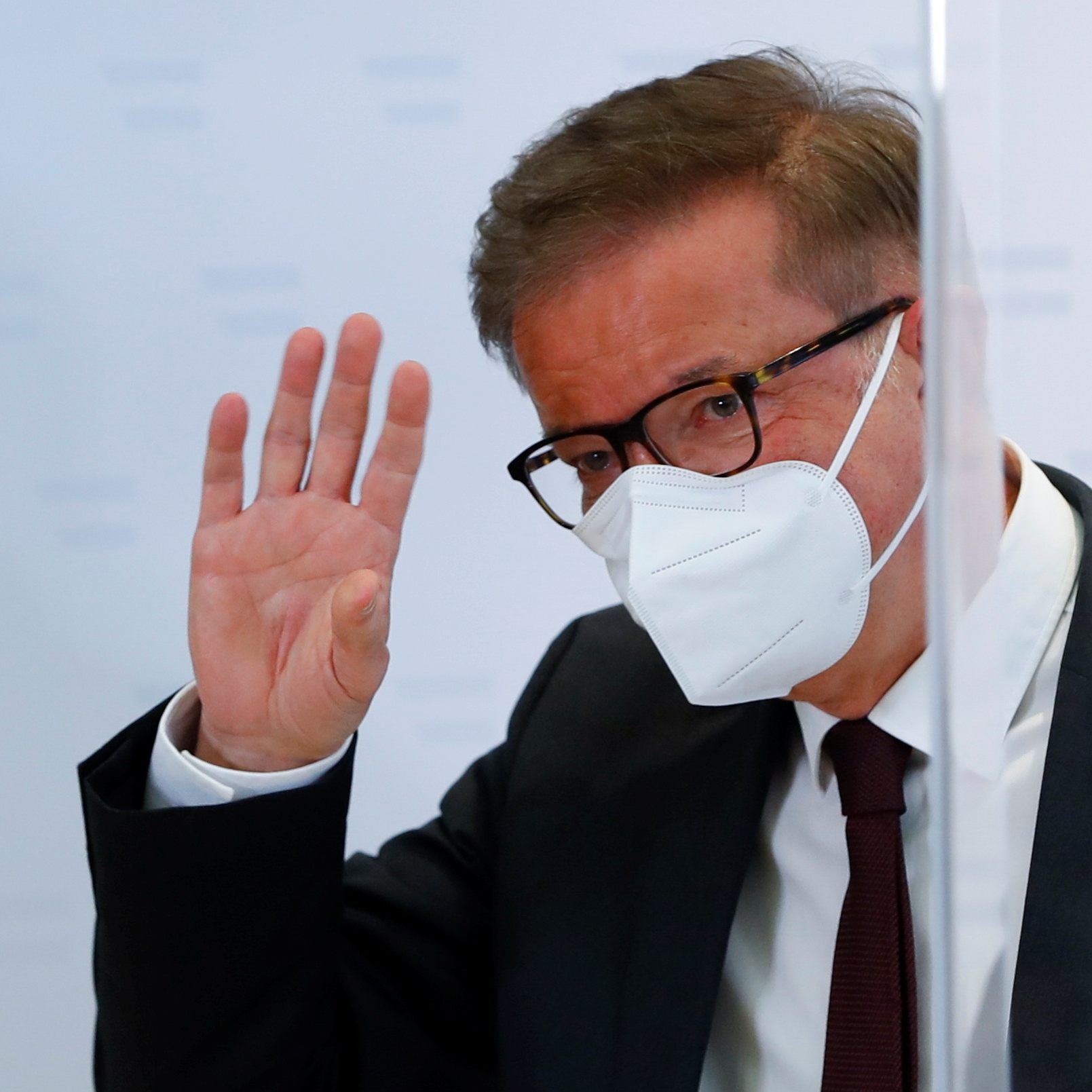 Anschober hat die Gehaltsfortzahlung nicht beantragt.