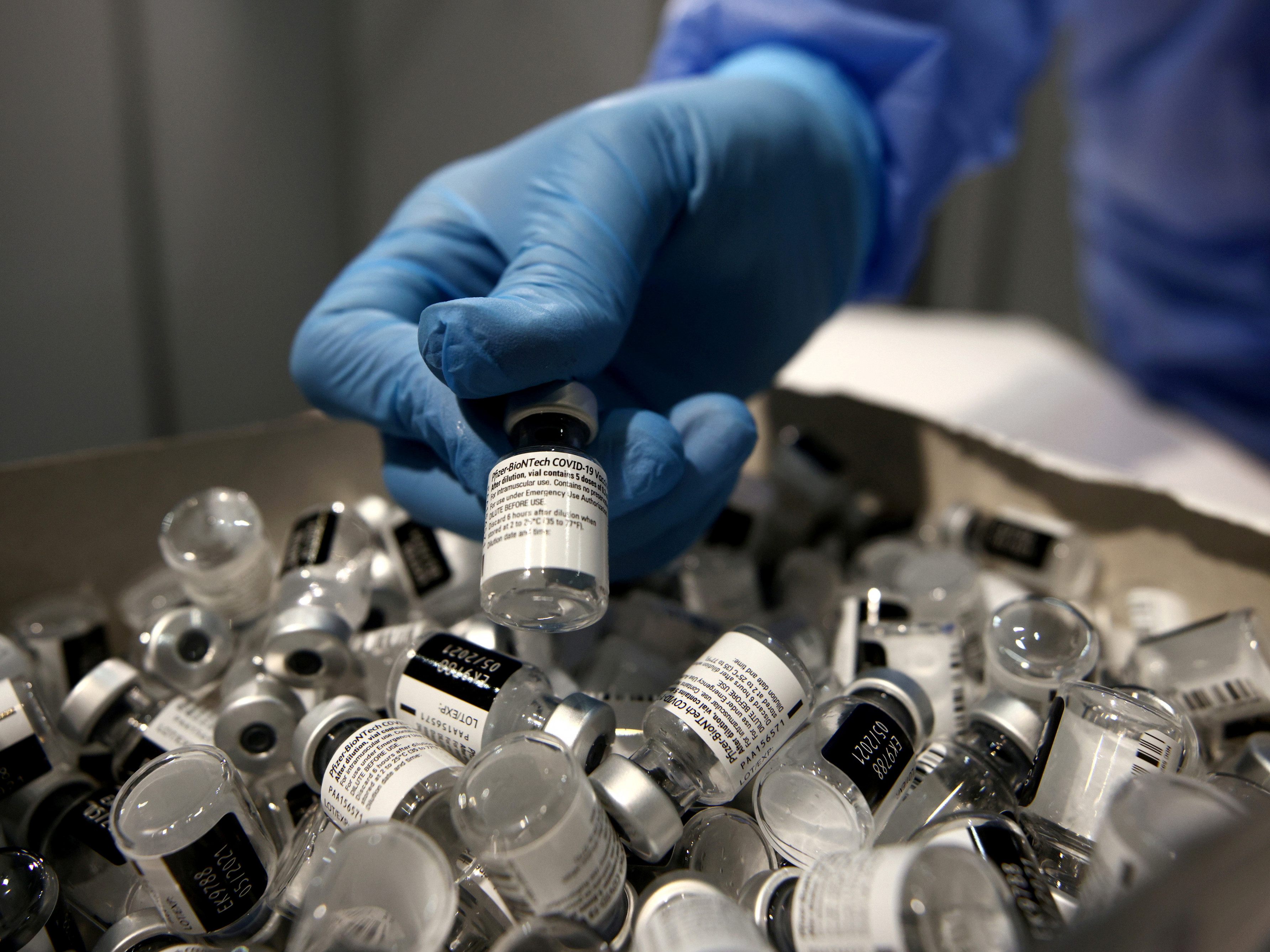 651.000 Pfizer-Dosen sollen ab Mai geliefert werden. 651.000 Pfizer-Dosen sollen ab Mai geliefert werden.