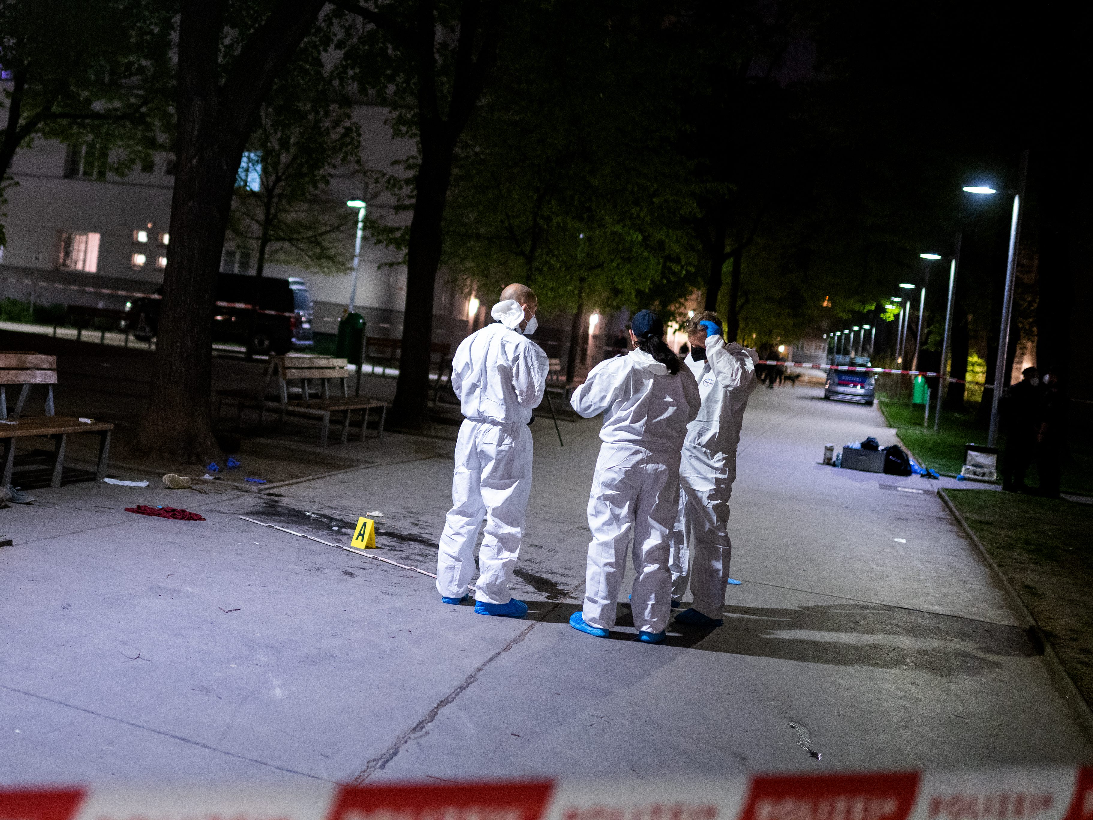 In einem Wiener Gemeindebau wurde eine Frau tödlich verletzt. In einem Wiener Gemeindebau wurde eine Frau tödlich verletzt.