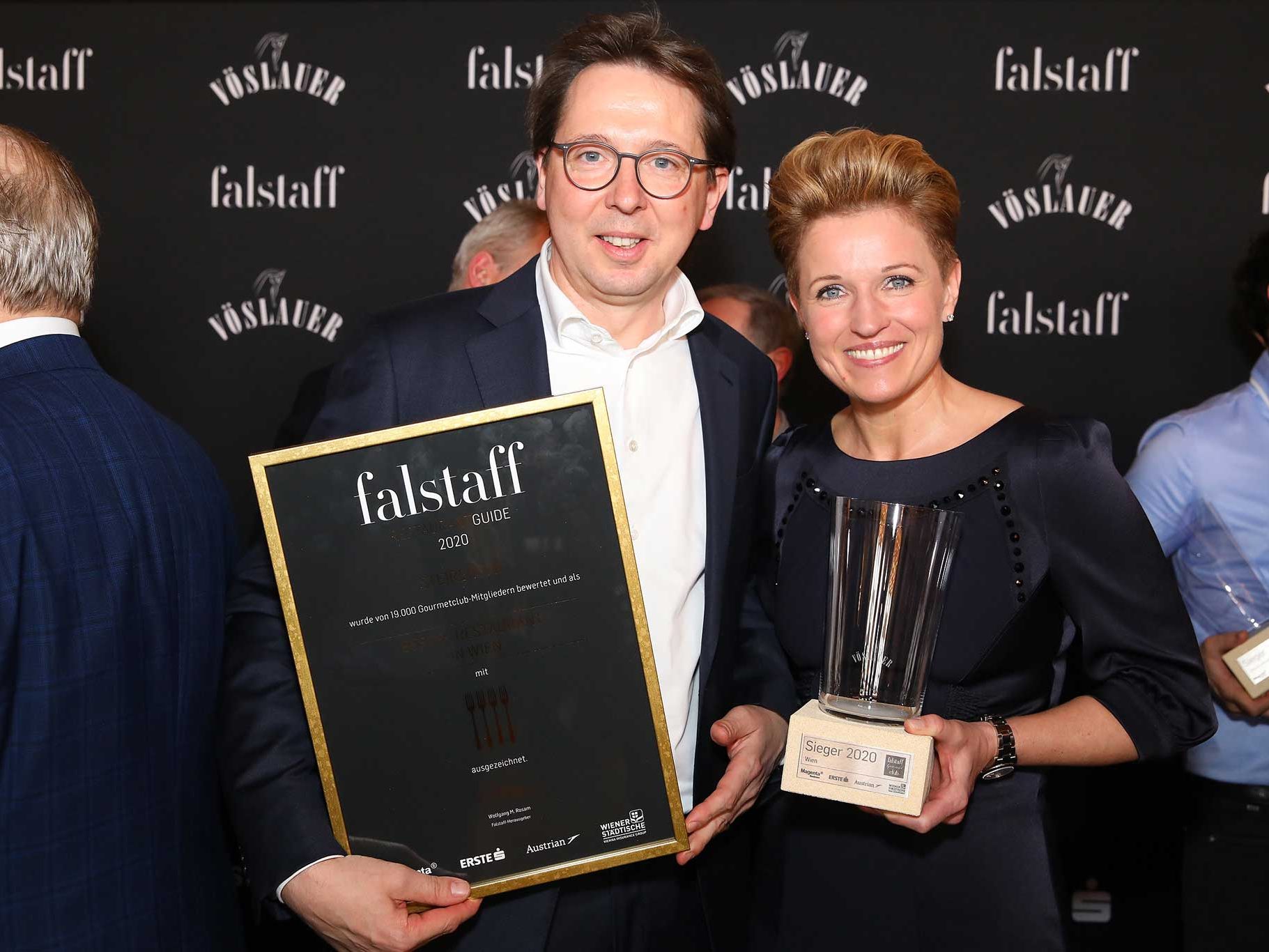 Birgit und Heinz Reitbauer holten mit dem Steirereck wieder den Falstaff-Titel. (Bild von der Verleihung für den Preis 2020).